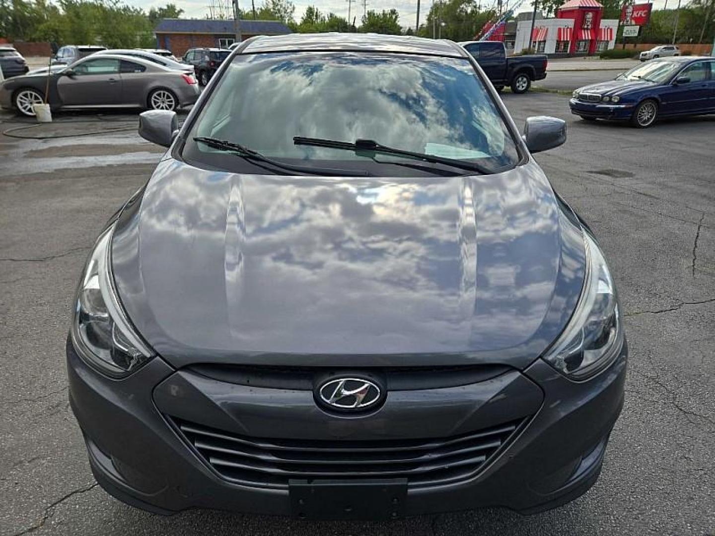 2014 GRAY /BLACK Hyundai Tucson GL Auto AWD (KM8JTCAF5EU) with an 2.0L L4 DOHC 16V engine, 6-Speed Automatic transmission, located at 3304 Woodville Road, Northwood, OH, 43619, (419) 210-8019, 41.612694, -83.480743 - We are #1 Auto Loan Dealer for Good Bad or No Credit we have hundreds of vehicles to choose from, stop on in or just fill out our online application to get approved for auto financing and see your credit score for free by visiting our website today. We have Low Payment Options and Terms Available - Photo#7