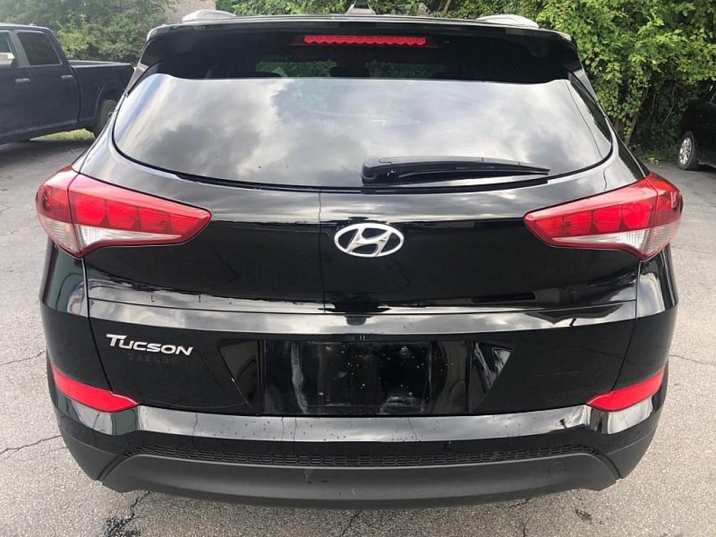 2018 BLACK /BLACK Hyundai Tucson SE (KM8J33A44JU) with an 2.0L L4 DOHC 16V engine, 6A transmission, located at 3304 Woodville Road, Northwood, OH, 43619, (419) 210-8019, 41.612694, -83.480743 - We are #1 Auto Loan Dealer for Good Bad or No Credit we have hundreds of vehicles to choose from, stop on in or just fill out our online application to get approved for auto financing and see your credit score for free by visiting our website today. We have Low Payment Options and Terms Available - Photo#3