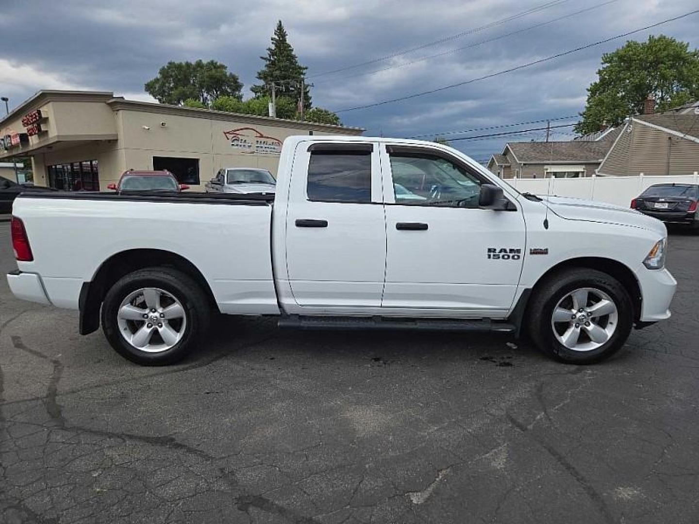 2015 WHITE /GREY RAM 1500 Tradesman Quad Cab 4WD (1C6RR7FT3FS) with an 5.7L V8 OHV 16V engine, 6-Speed Automatic transmission, located at 3304 Woodville Road, Northwood, OH, 43619, (419) 210-8019, 41.612694, -83.480743 - We are #1 Auto Loan Dealer for Good Bad or No Credit we have hundreds of vehicles to choose from, stop on in or just fill out our online application to get approved for auto financing and see your credit score for free by visiting our website today. We have Low Payment Options and Terms Available - Photo#5