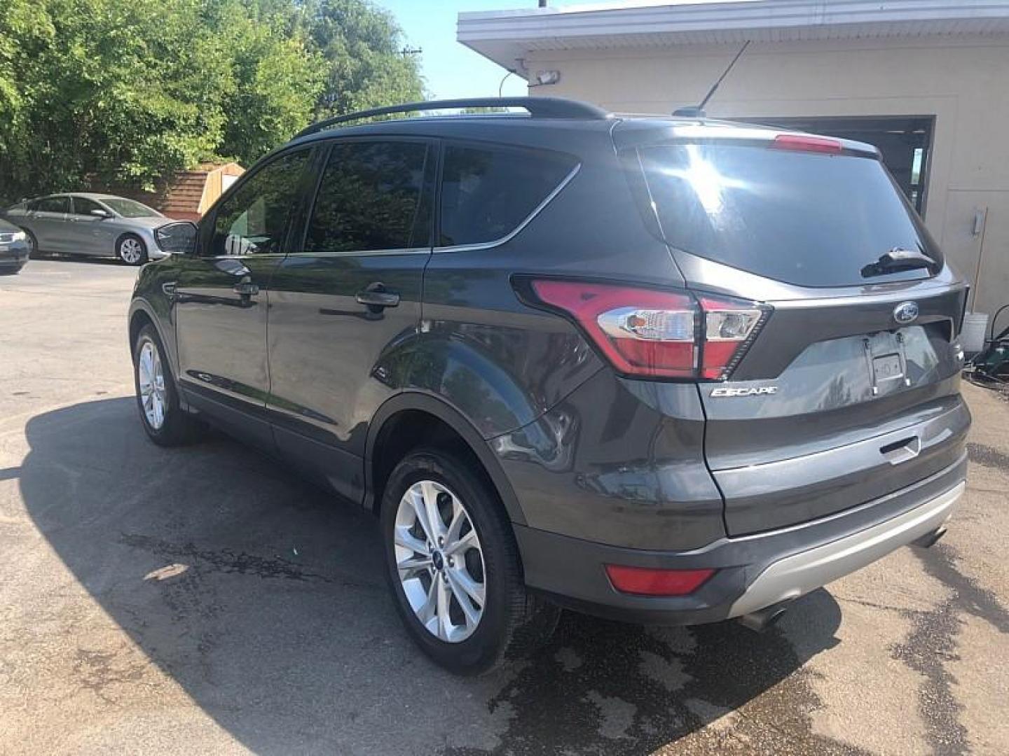 2018 GRAY /GREY Ford Escape SE 4WD (1FMCU9GD9JU) with an 1.5L L4 DOHC 16V engine, 6A transmission, located at 3304 Woodville Road, Northwood, OH, 43619, (419) 210-8019, 41.612694, -83.480743 - We are #1 Auto Loan Dealer for Good Bad or No Credit we have hundreds of vehicles to choose from, stop on in or just fill out our online application to get approved for auto financing and see your credit score for free by visiting our website today. We have Low Payment Options and Terms Available - Photo#2