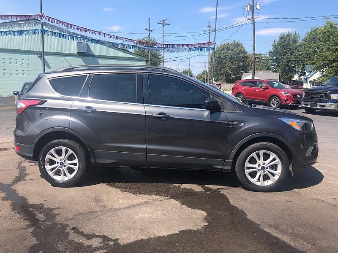 2018 GRAY /GREY Ford Escape SE 4WD (1FMCU9GD9JU) with an 1.5L L4 DOHC 16V engine, 6A transmission, located at 3304 Woodville Road, Northwood, OH, 43619, (419) 210-8019, 41.612694, -83.480743 - We are #1 Auto Loan Dealer for Good Bad or No Credit we have hundreds of vehicles to choose from, stop on in or just fill out our online application to get approved for auto financing and see your credit score for free by visiting our website today. We have Low Payment Options and Terms Available - Photo#5