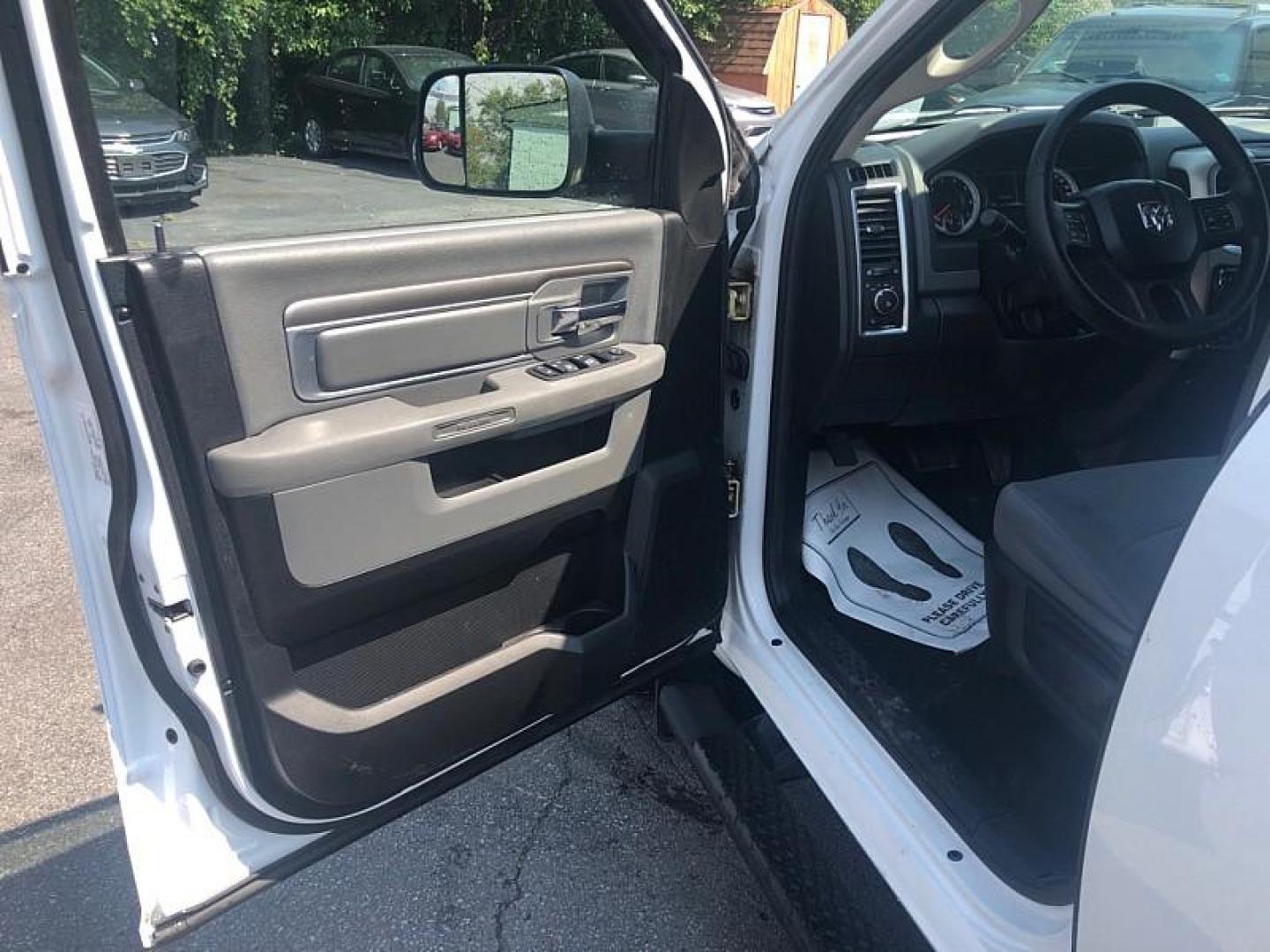 2014 WHITE /GREY RAM 1500 SLT Crew Cab LWB 4WD (1C6RR7TT6ES) with an 5.7L V8 OHV 16V engine, 6-Speed Automatic transmission, located at 3304 Woodville Road, Northwood, OH, 43619, (419) 210-8019, 41.612694, -83.480743 - We are #1 Auto Loan Dealer for Good Bad or No Credit we have hundreds of vehicles to choose from, stop on in or just fill out our online application to get approved for auto financing and see your credit score for free by visiting our website today. We have Low Payment Options and Terms Available - Photo#8