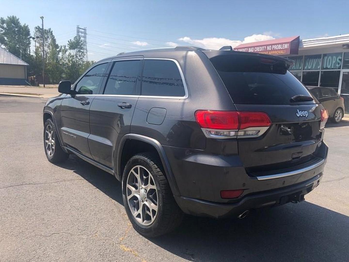 2018 GRAY /BLACK Jeep Grand Cherokee Limited 2WD (1C4RJEBG3JC) with an 3.6L V6 DOHC 24V engine, 8A transmission, located at 3304 Woodville Road, Northwood, OH, 43619, (419) 210-8019, 41.612694, -83.480743 - We are #1 Auto Loan Dealer for Good Bad or No Credit we have hundreds of vehicles to choose from, stop on in or just fill out our online application to get approved for auto financing and see your credit score for free by visiting our website today. We have Low Payment Options and Terms Available - Photo#2