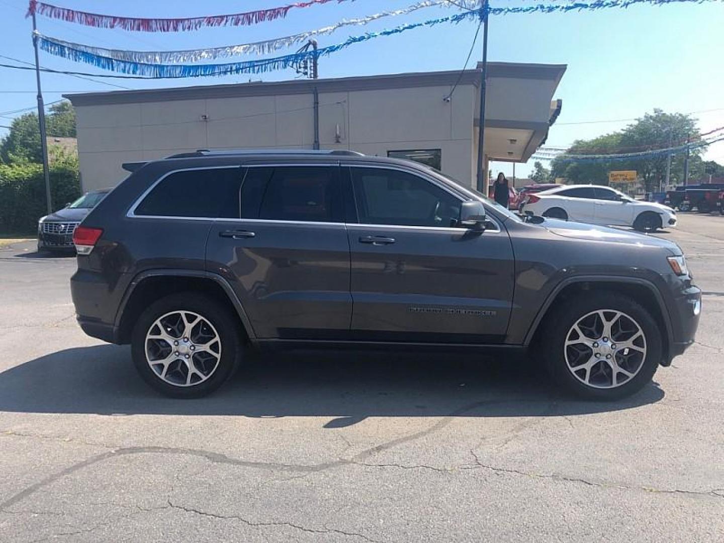 2018 GRAY /BLACK Jeep Grand Cherokee Limited 2WD (1C4RJEBG3JC) with an 3.6L V6 DOHC 24V engine, 8A transmission, located at 3304 Woodville Road, Northwood, OH, 43619, (419) 210-8019, 41.612694, -83.480743 - We are #1 Auto Loan Dealer for Good Bad or No Credit we have hundreds of vehicles to choose from, stop on in or just fill out our online application to get approved for auto financing and see your credit score for free by visiting our website today. We have Low Payment Options and Terms Available - Photo#5