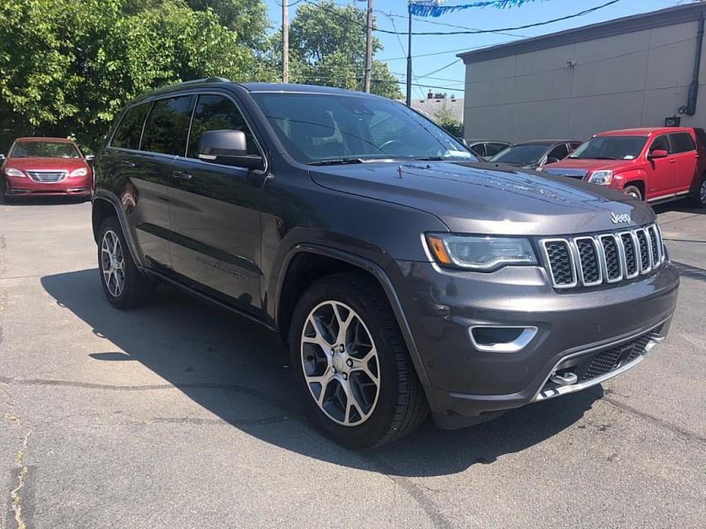 2018 GRAY /BLACK Jeep Grand Cherokee Limited 2WD (1C4RJEBG3JC) with an 3.6L V6 DOHC 24V engine, 8A transmission, located at 3304 Woodville Road, Northwood, OH, 43619, (419) 210-8019, 41.612694, -83.480743 - We are #1 Auto Loan Dealer for Good Bad or No Credit we have hundreds of vehicles to choose from, stop on in or just fill out our online application to get approved for auto financing and see your credit score for free by visiting our website today. We have Low Payment Options and Terms Available - Photo#6