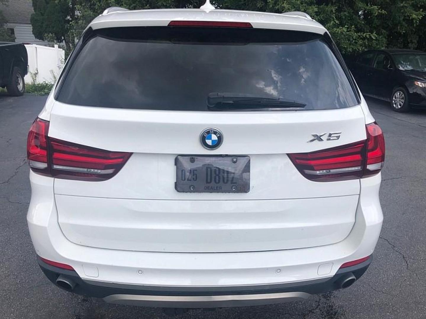 2015 WHITE /BROWN BMW X5 xDrive35i (5UXKR0C54F0) with an 3.0L L6 DOHC 24V engine, 8-Speed Automatic transmission, located at 3304 Woodville Road, Northwood, OH, 43619, (419) 210-8019, 41.612694, -83.480743 - We are #1 Auto Loan Dealer for Good Bad or No Credit we have hundreds of vehicles to choose from, stop on in or just fill out our online application to get approved for auto financing and see your credit score for free by visiting our website today. We have Low Payment Options and Terms Available - Photo#3