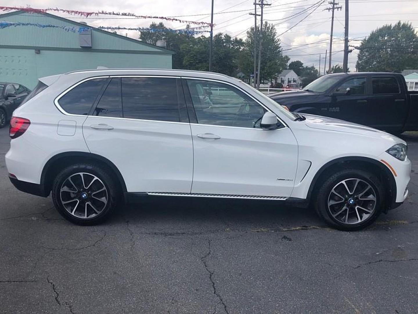 2015 WHITE /BROWN BMW X5 xDrive35i (5UXKR0C54F0) with an 3.0L L6 DOHC 24V engine, 8-Speed Automatic transmission, located at 3304 Woodville Road, Northwood, OH, 43619, (419) 210-8019, 41.612694, -83.480743 - We are #1 Auto Loan Dealer for Good Bad or No Credit we have hundreds of vehicles to choose from, stop on in or just fill out our online application to get approved for auto financing and see your credit score for free by visiting our website today. We have Low Payment Options and Terms Available - Photo#5