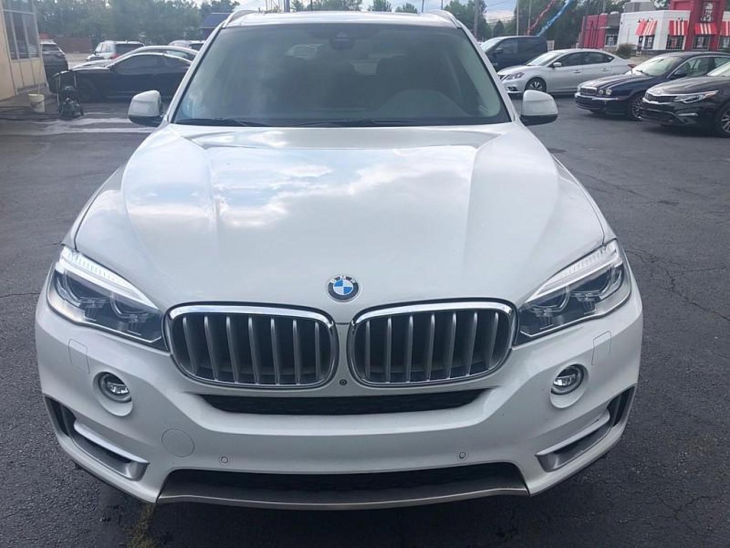 2015 WHITE /BROWN BMW X5 xDrive35i (5UXKR0C54F0) with an 3.0L L6 DOHC 24V engine, 8-Speed Automatic transmission, located at 3304 Woodville Road, Northwood, OH, 43619, (419) 210-8019, 41.612694, -83.480743 - We are #1 Auto Loan Dealer for Good Bad or No Credit we have hundreds of vehicles to choose from, stop on in or just fill out our online application to get approved for auto financing and see your credit score for free by visiting our website today. We have Low Payment Options and Terms Available - Photo#7