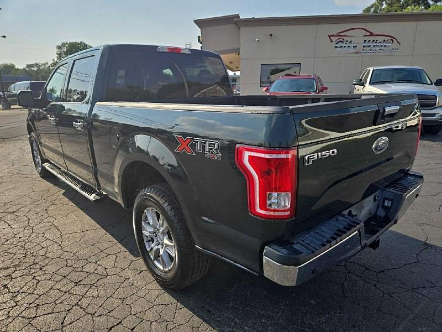 2015 GREEN /GREY Ford F-150 XL SuperCrew 6.5-ft. Bed 4WD (1FTFW1EF1FF) with an 5.0L V8 engine, 6-Speed Automatic transmission, located at 3304 Woodville Road, Northwood, OH, 43619, (419) 210-8019, 41.612694, -83.480743 - We are #1 Auto Loan Dealer for Good Bad or No Credit we have hundreds of vehicles to choose from, stop on in or just fill out our online application to get approved for auto financing and see your credit score for free by visiting our website today. We have Low Payment Options and Terms Available - Photo#2