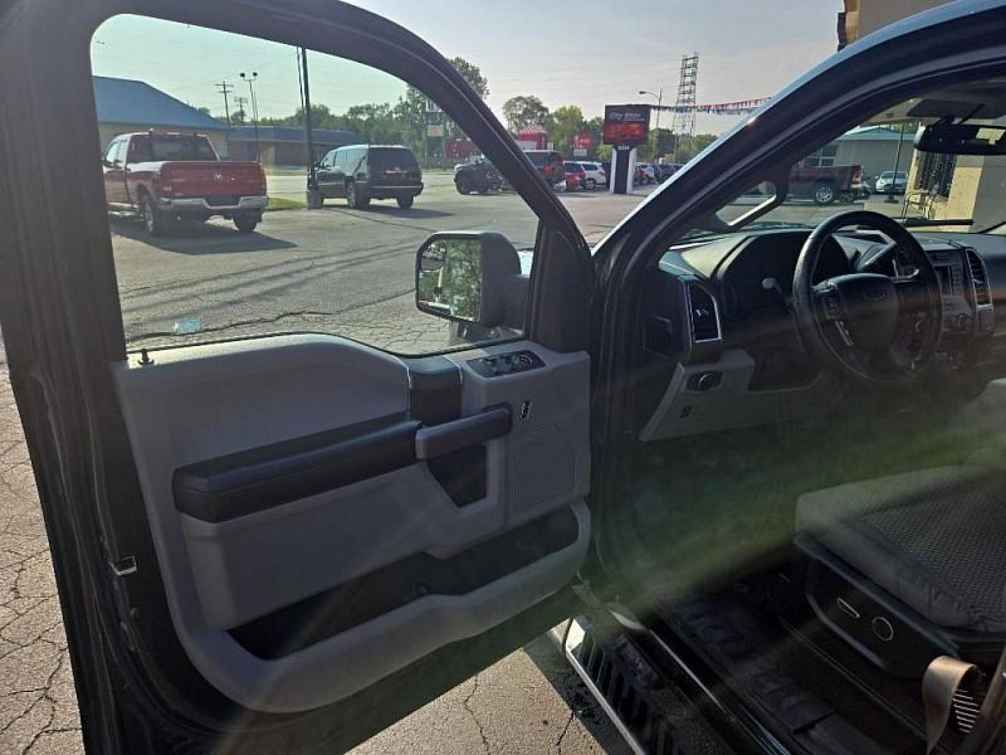 2015 GREEN /GREY Ford F-150 XL SuperCrew 6.5-ft. Bed 4WD (1FTFW1EF1FF) with an 5.0L V8 engine, 6-Speed Automatic transmission, located at 3304 Woodville Road, Northwood, OH, 43619, (419) 210-8019, 41.612694, -83.480743 - We are #1 Auto Loan Dealer for Good Bad or No Credit we have hundreds of vehicles to choose from, stop on in or just fill out our online application to get approved for auto financing and see your credit score for free by visiting our website today. We have Low Payment Options and Terms Available - Photo#8