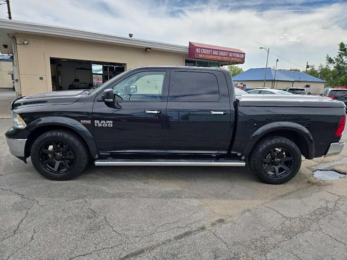 2017 GRAY /BLACK RAM 1500 SLT Crew Cab SWB 4WD (1C6RR7LT9HS) with an 5.7L V8 OHV 16V engine, 8A transmission, located at 3304 Woodville Road, Northwood, OH, 43619, (419) 210-8019, 41.612694, -83.480743 - We are #1 Auto Loan Dealer for Good Bad or No Credit we have hundreds of vehicles to choose from, stop on in or just fill out our online application to get approved for auto financing and see your credit score for free by visiting our website today. We have Low Payment Options and Terms Available - Photo#1