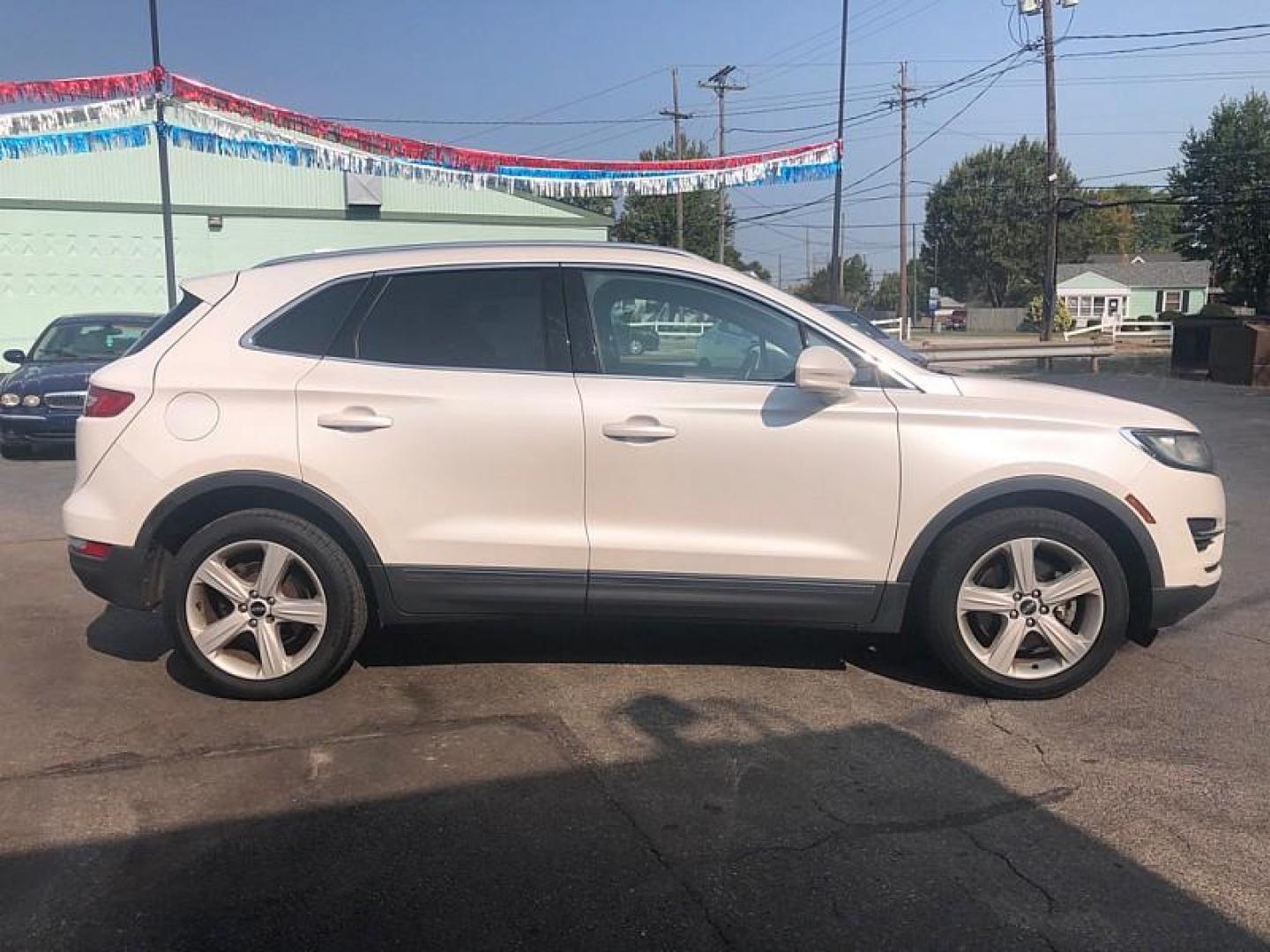 2016 WHITE /BLACK Lincoln MKC Premiere FWD (5LMCJ1C95GU) with an 2.0L L4 DOHC 16V engine, 6-Speed Automatic transmission, located at 3304 Woodville Road, Northwood, OH, 43619, (419) 210-8019, 41.612694, -83.480743 - We are #1 Auto Loan Dealer for Good Bad or No Credit we have hundreds of vehicles to choose from, stop on in or just fill out our online application to get approved for auto financing and see your credit score for free by visiting our website today. We have Low Payment Options and Terms Available - Photo#5