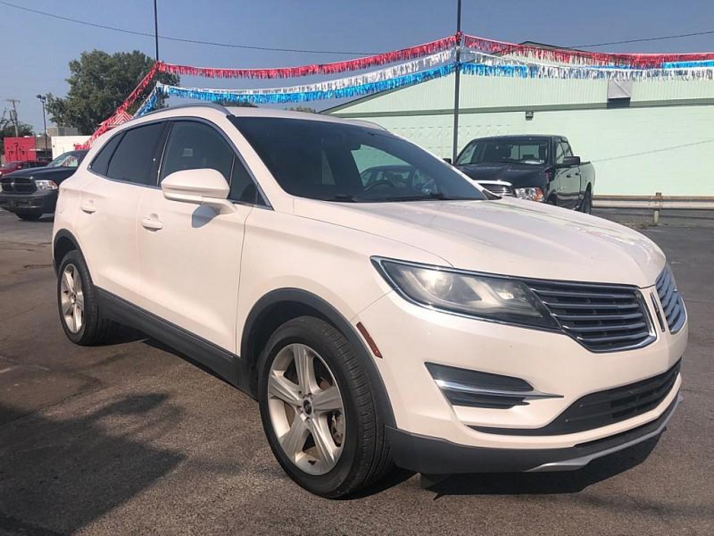 2016 WHITE /BLACK Lincoln MKC Premiere FWD (5LMCJ1C95GU) with an 2.0L L4 DOHC 16V engine, 6-Speed Automatic transmission, located at 3304 Woodville Road, Northwood, OH, 43619, (419) 210-8019, 41.612694, -83.480743 - We are #1 Auto Loan Dealer for Good Bad or No Credit we have hundreds of vehicles to choose from, stop on in or just fill out our online application to get approved for auto financing and see your credit score for free by visiting our website today. We have Low Payment Options and Terms Available - Photo#6