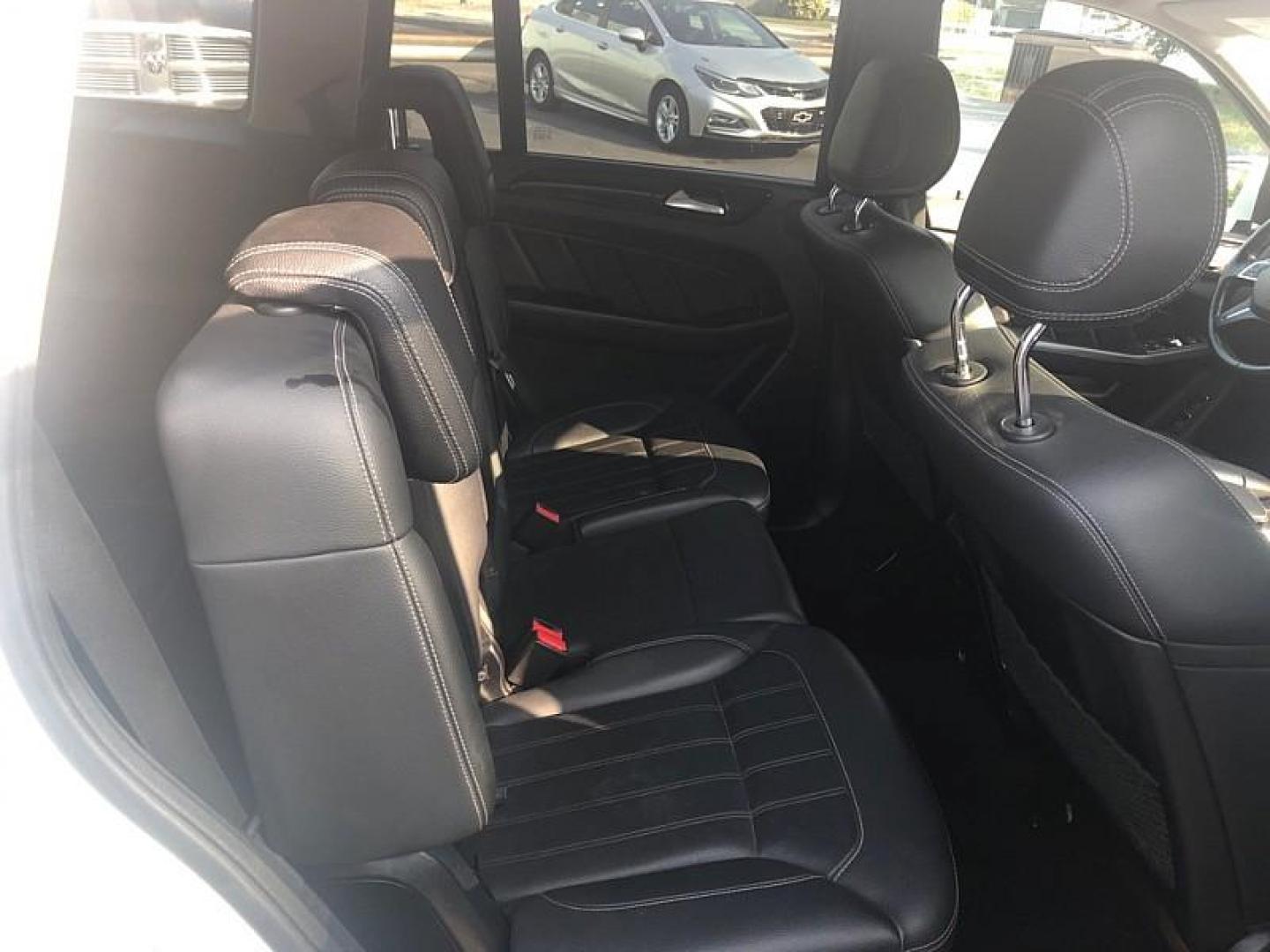 2015 WHITE /BLACK Mercedes-Benz GL-Class GL450 4MATIC (4JGDF6EE3FA) with an 3.0L V6 DOHC 24V TURBO DIESEL engine, 7-Speed Automatic transmission, located at 3304 Woodville Road, Northwood, OH, 43619, (419) 210-8019, 41.612694, -83.480743 - We are #1 Auto Loan Dealer for Good Bad or No Credit we have hundreds of vehicles to choose from, stop on in or just fill out our online application to get approved for auto financing and see your credit score for free by visiting our website today. We have Low Payment Options and Terms Available - Photo#15