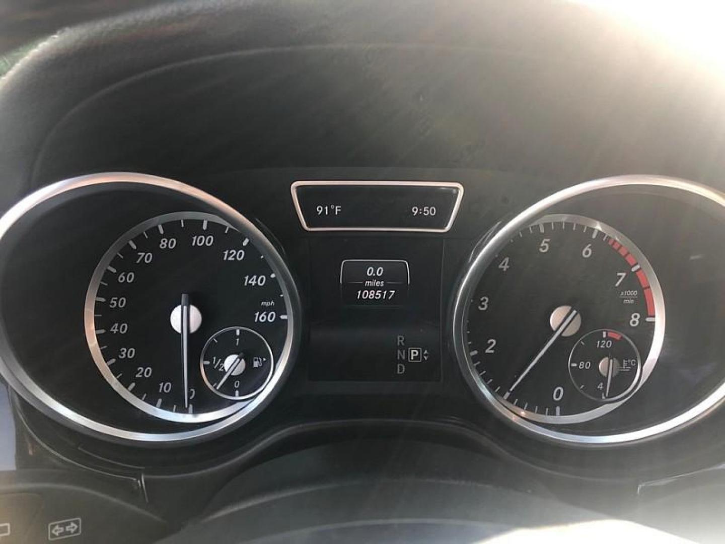 2015 WHITE /BLACK Mercedes-Benz GL-Class GL450 4MATIC (4JGDF6EE3FA) with an 3.0L V6 DOHC 24V TURBO DIESEL engine, 7-Speed Automatic transmission, located at 3304 Woodville Road, Northwood, OH, 43619, (419) 210-8019, 41.612694, -83.480743 - We are #1 Auto Loan Dealer for Good Bad or No Credit we have hundreds of vehicles to choose from, stop on in or just fill out our online application to get approved for auto financing and see your credit score for free by visiting our website today. We have Low Payment Options and Terms Available - Photo#23