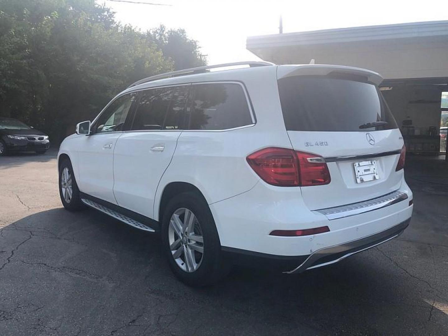 2015 WHITE /BLACK Mercedes-Benz GL-Class GL450 4MATIC (4JGDF6EE3FA) with an 3.0L V6 DOHC 24V TURBO DIESEL engine, 7-Speed Automatic transmission, located at 3304 Woodville Road, Northwood, OH, 43619, (419) 210-8019, 41.612694, -83.480743 - We are #1 Auto Loan Dealer for Good Bad or No Credit we have hundreds of vehicles to choose from, stop on in or just fill out our online application to get approved for auto financing and see your credit score for free by visiting our website today. We have Low Payment Options and Terms Available - Photo#2