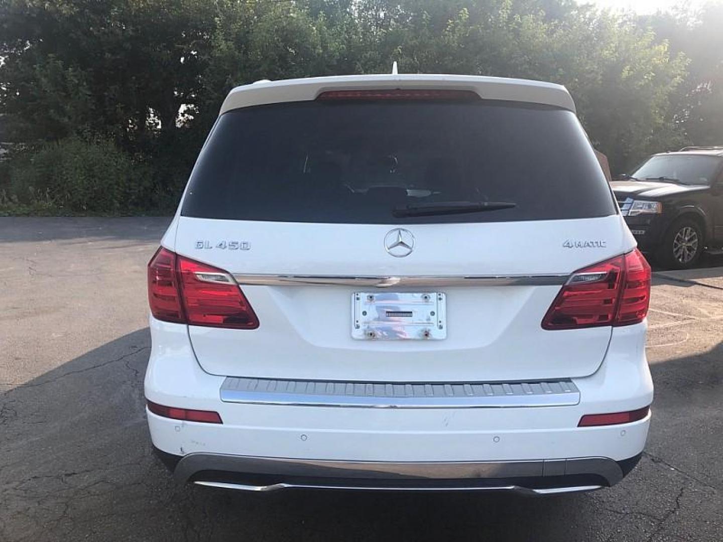 2015 WHITE /BLACK Mercedes-Benz GL-Class GL450 4MATIC (4JGDF6EE3FA) with an 3.0L V6 DOHC 24V TURBO DIESEL engine, 7-Speed Automatic transmission, located at 3304 Woodville Road, Northwood, OH, 43619, (419) 210-8019, 41.612694, -83.480743 - We are #1 Auto Loan Dealer for Good Bad or No Credit we have hundreds of vehicles to choose from, stop on in or just fill out our online application to get approved for auto financing and see your credit score for free by visiting our website today. We have Low Payment Options and Terms Available - Photo#3