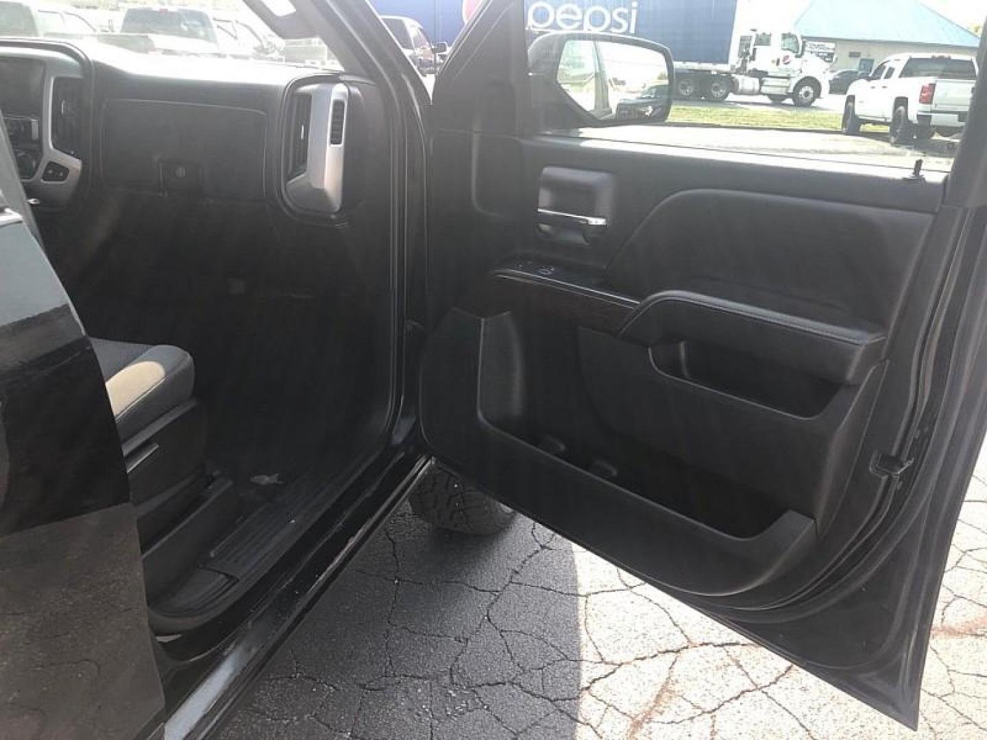 2018 BLACK /BLACK GMC Sierra 1500 SLE Crew Cab Long Box 4WD (3GTU2MEC5JG) with an 5.3L V8 OHV 16V engine, 6A transmission, located at 3304 Woodville Road, Northwood, OH, 43619, (419) 210-8019, 41.612694, -83.480743 - We are #1 Auto Loan Dealer for Good Bad or No Credit we have hundreds of vehicles to choose from, stop on in or just fill out our online application to get approved for auto financing and see your credit score for free by visiting our website today. We have Low Payment Options and Terms Available - Photo#14