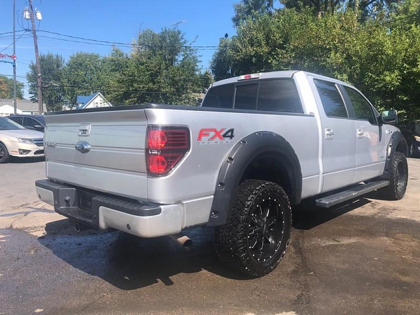 2013 SILVER /BLACK Ford F-150 XLT SuperCrew 6.5-ft. Bed 4WD (1FTFW1ET9DK) with an 3.5L V6 TURBO engine, 6-Speed Automatic transmission, located at 3304 Woodville Road, Northwood, OH, 43619, (419) 210-8019, 41.612694, -83.480743 - We are #1 Auto Loan Dealer for Good Bad or No Credit we have hundreds of vehicles to choose from, stop on in or just fill out our online application to get approved for auto financing and see your credit score for free by visiting our website today. We have Low Payment Options and Terms Available - Photo#4