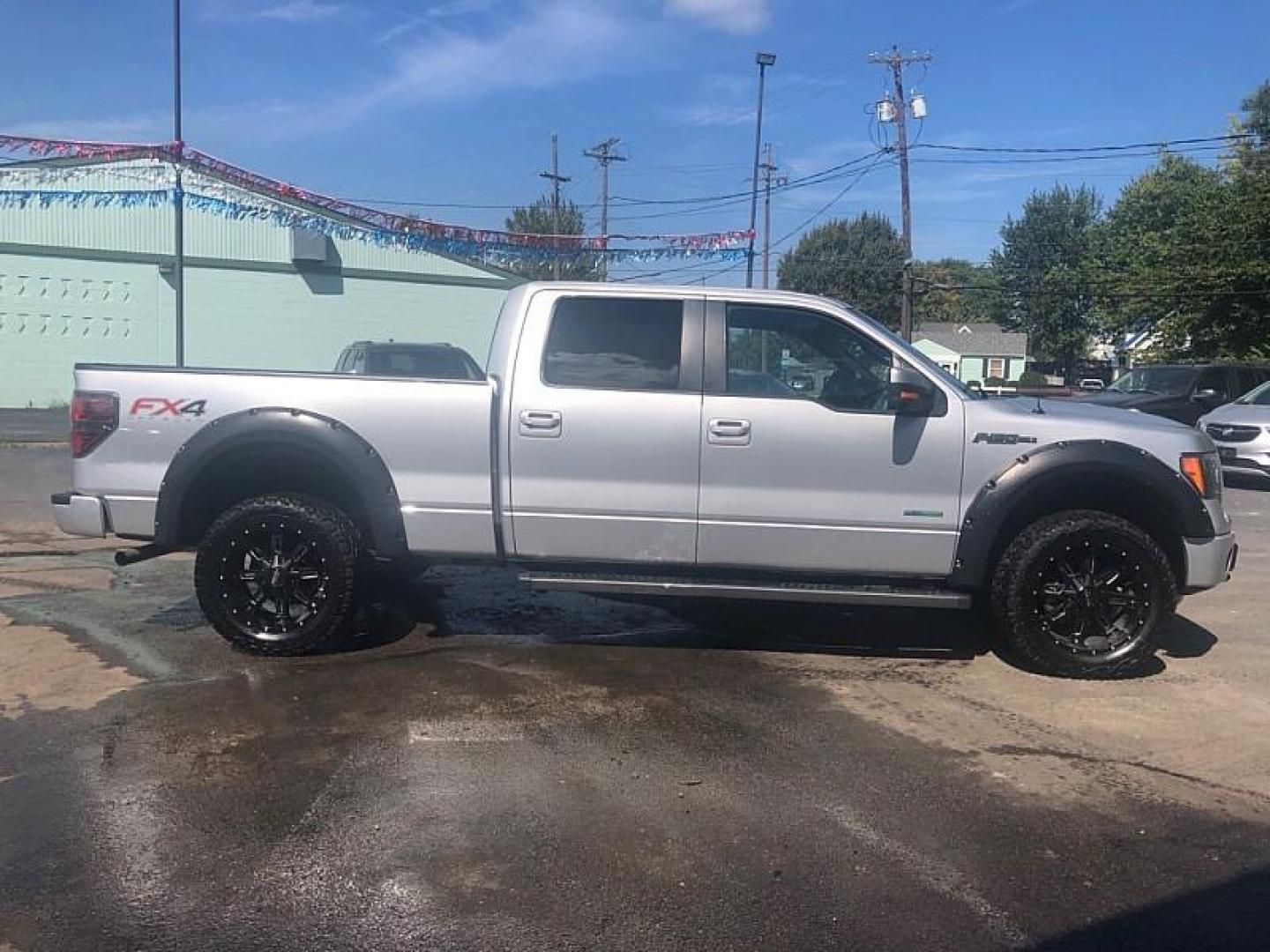 2013 SILVER /BLACK Ford F-150 XLT SuperCrew 6.5-ft. Bed 4WD (1FTFW1ET9DK) with an 3.5L V6 TURBO engine, 6-Speed Automatic transmission, located at 3304 Woodville Road, Northwood, OH, 43619, (419) 210-8019, 41.612694, -83.480743 - We are #1 Auto Loan Dealer for Good Bad or No Credit we have hundreds of vehicles to choose from, stop on in or just fill out our online application to get approved for auto financing and see your credit score for free by visiting our website today. We have Low Payment Options and Terms Available - Photo#5