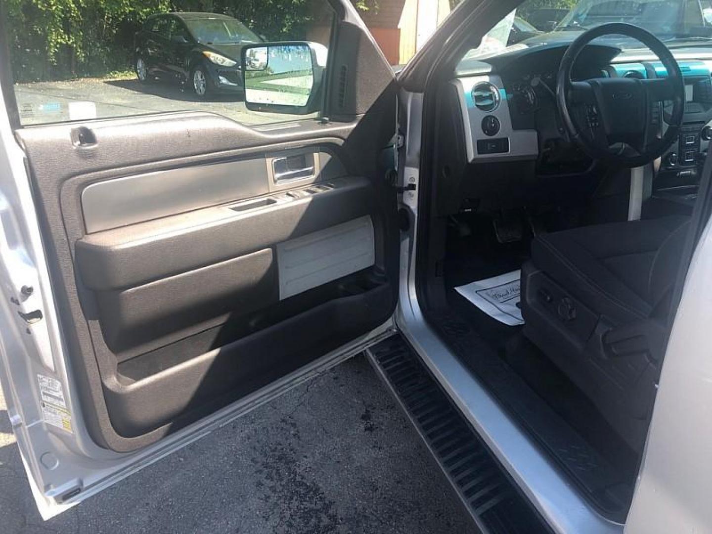 2013 SILVER /BLACK Ford F-150 XLT SuperCrew 6.5-ft. Bed 4WD (1FTFW1ET9DK) with an 3.5L V6 TURBO engine, 6-Speed Automatic transmission, located at 3304 Woodville Road, Northwood, OH, 43619, (419) 210-8019, 41.612694, -83.480743 - We are #1 Auto Loan Dealer for Good Bad or No Credit we have hundreds of vehicles to choose from, stop on in or just fill out our online application to get approved for auto financing and see your credit score for free by visiting our website today. We have Low Payment Options and Terms Available - Photo#8