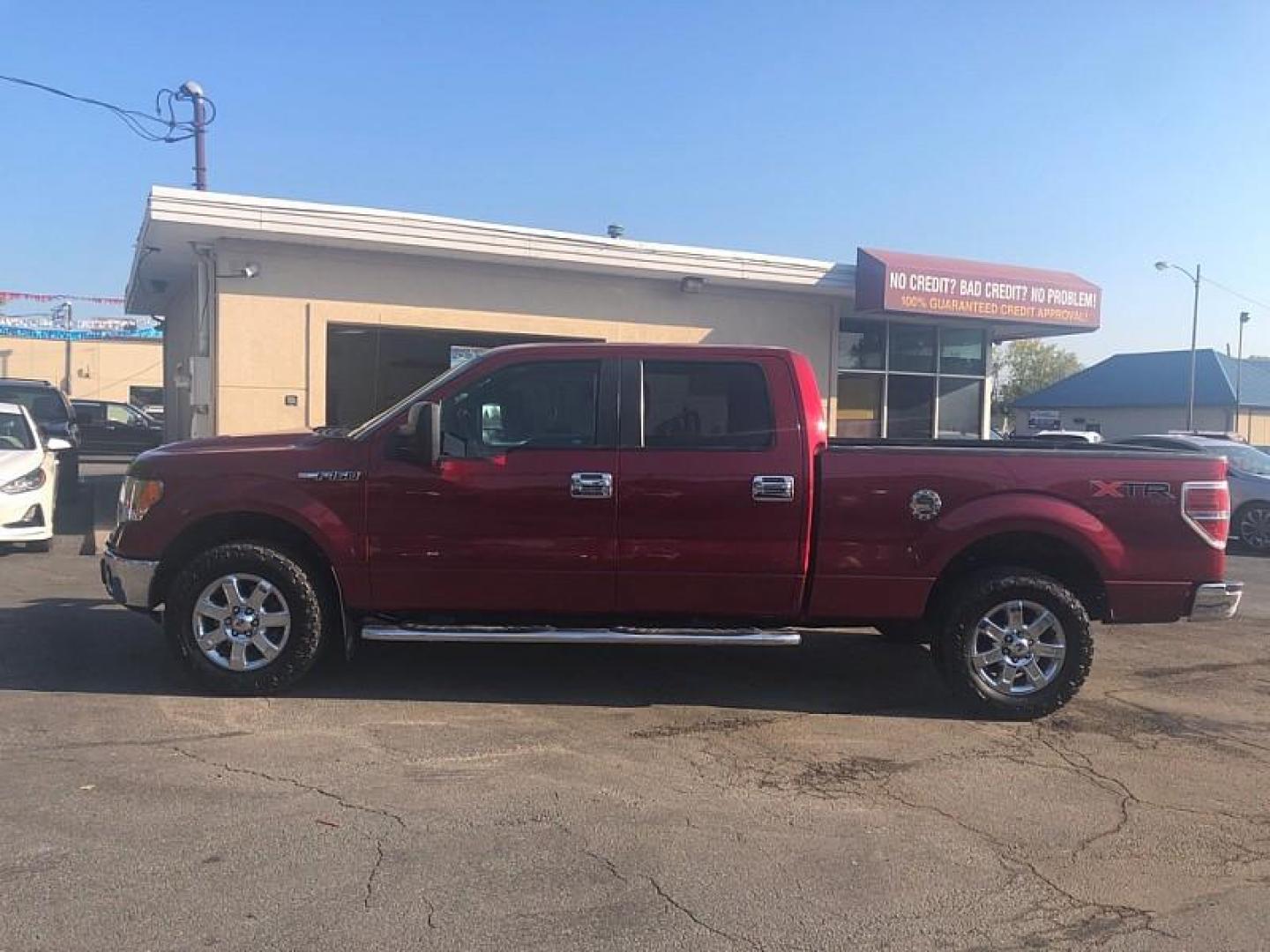 2013 MAROON /GREY Ford F-150 XLT SuperCrew 6.5-ft. Bed 4WD (1FTFW1EF5DF) with an 5.0L V8 engine, 6-Speed Automatic transmission, located at 3304 Woodville Road, Northwood, OH, 43619, (419) 210-8019, 41.612694, -83.480743 - We are #1 Auto Loan Dealer for Good Bad or No Credit we have hundreds of vehicles to choose from, stop on in or just fill out our online application to get approved for auto financing and see your credit score for free by visiting our website today. We have Low Payment Options and Terms Available - Photo#1