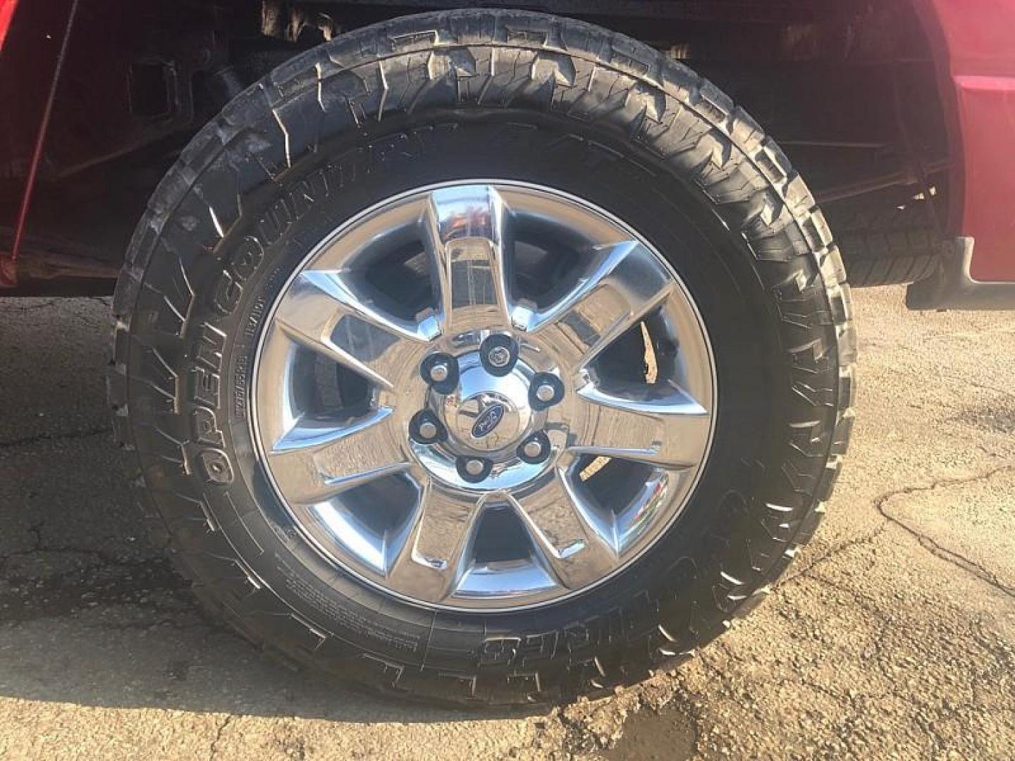 2013 MAROON /GREY Ford F-150 XLT SuperCrew 6.5-ft. Bed 4WD (1FTFW1EF5DF) with an 5.0L V8 engine, 6-Speed Automatic transmission, located at 3304 Woodville Road, Northwood, OH, 43619, (419) 210-8019, 41.612694, -83.480743 - We are #1 Auto Loan Dealer for Good Bad or No Credit we have hundreds of vehicles to choose from, stop on in or just fill out our online application to get approved for auto financing and see your credit score for free by visiting our website today. We have Low Payment Options and Terms Available - Photo#19