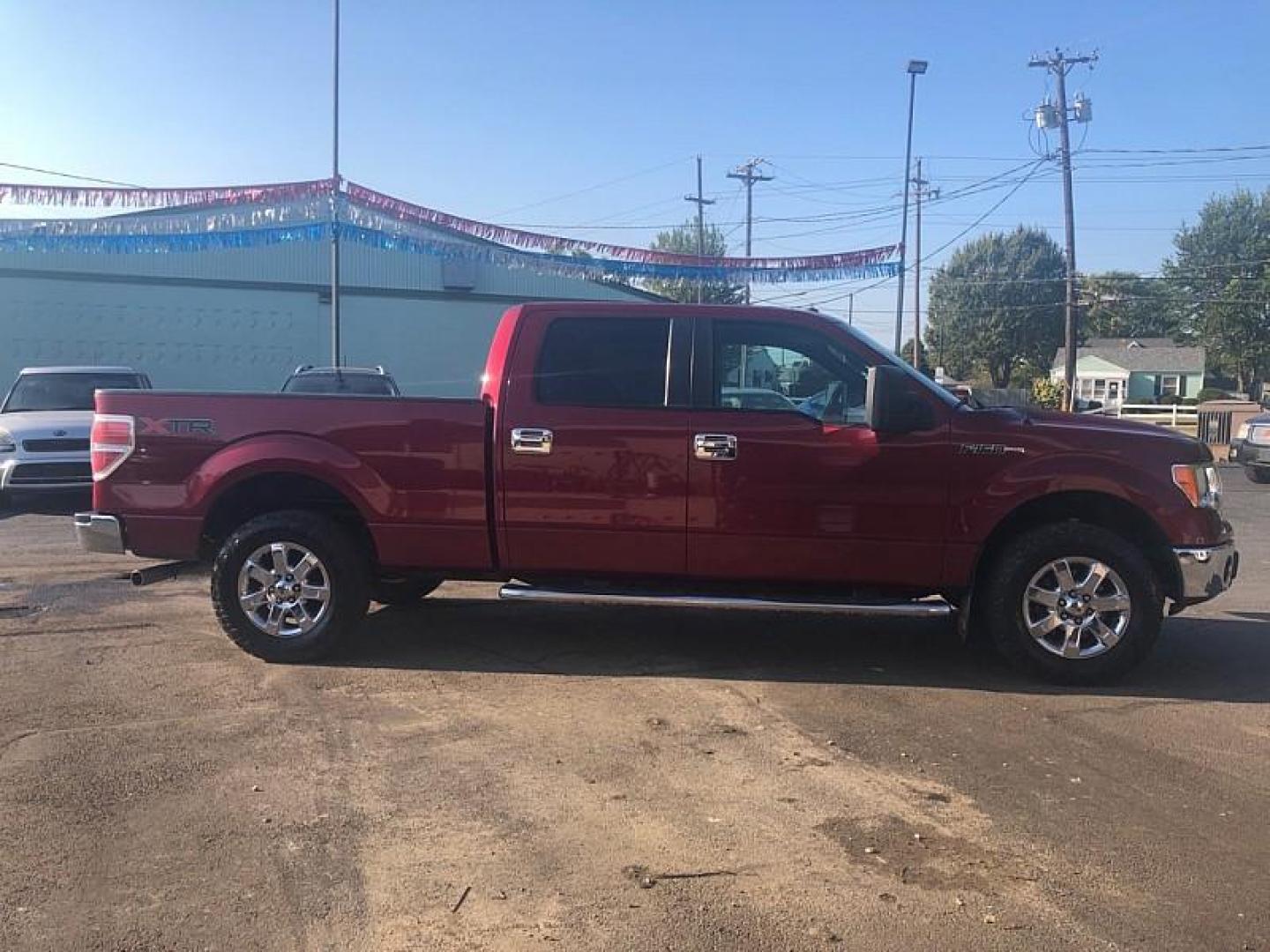 2013 MAROON /GREY Ford F-150 XLT SuperCrew 6.5-ft. Bed 4WD (1FTFW1EF5DF) with an 5.0L V8 engine, 6-Speed Automatic transmission, located at 3304 Woodville Road, Northwood, OH, 43619, (419) 210-8019, 41.612694, -83.480743 - We are #1 Auto Loan Dealer for Good Bad or No Credit we have hundreds of vehicles to choose from, stop on in or just fill out our online application to get approved for auto financing and see your credit score for free by visiting our website today. We have Low Payment Options and Terms Available - Photo#5