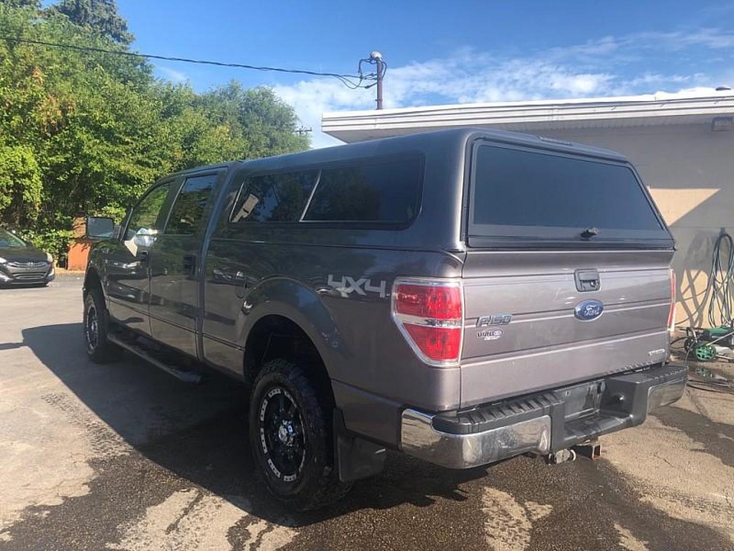 2014 GRAY /GREY Ford F-150 XL SuperCrew 5.5-ft. Bed 4WD (1FTFW1EF0EK) with an 5.0L V8 engine, 6-Speed Automatic transmission, located at 3304 Woodville Road, Northwood, OH, 43619, (419) 210-8019, 41.612694, -83.480743 - We are #1 Auto Loan Dealer for Good Bad or No Credit we have hundreds of vehicles to choose from, stop on in or just fill out our online application to get approved for auto financing and see your credit score for free by visiting our website today. We have Low Payment Options and Terms Available - Photo#2