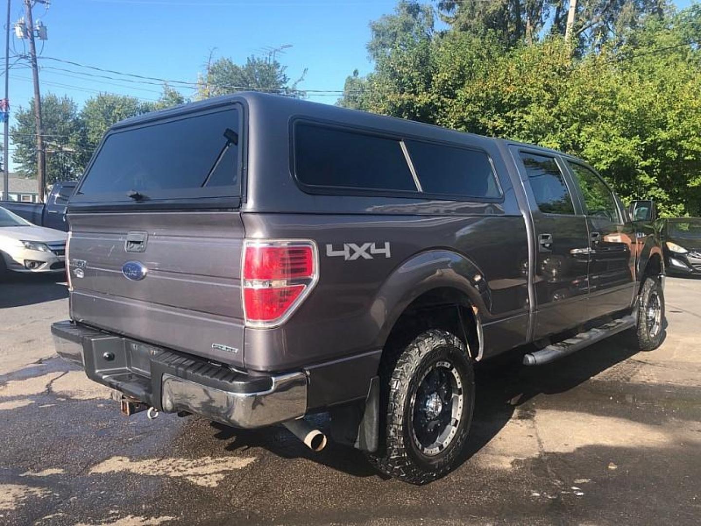 2014 GRAY /GREY Ford F-150 XL SuperCrew 5.5-ft. Bed 4WD (1FTFW1EF0EK) with an 5.0L V8 engine, 6-Speed Automatic transmission, located at 3304 Woodville Road, Northwood, OH, 43619, (419) 210-8019, 41.612694, -83.480743 - We are #1 Auto Loan Dealer for Good Bad or No Credit we have hundreds of vehicles to choose from, stop on in or just fill out our online application to get approved for auto financing and see your credit score for free by visiting our website today. We have Low Payment Options and Terms Available - Photo#4