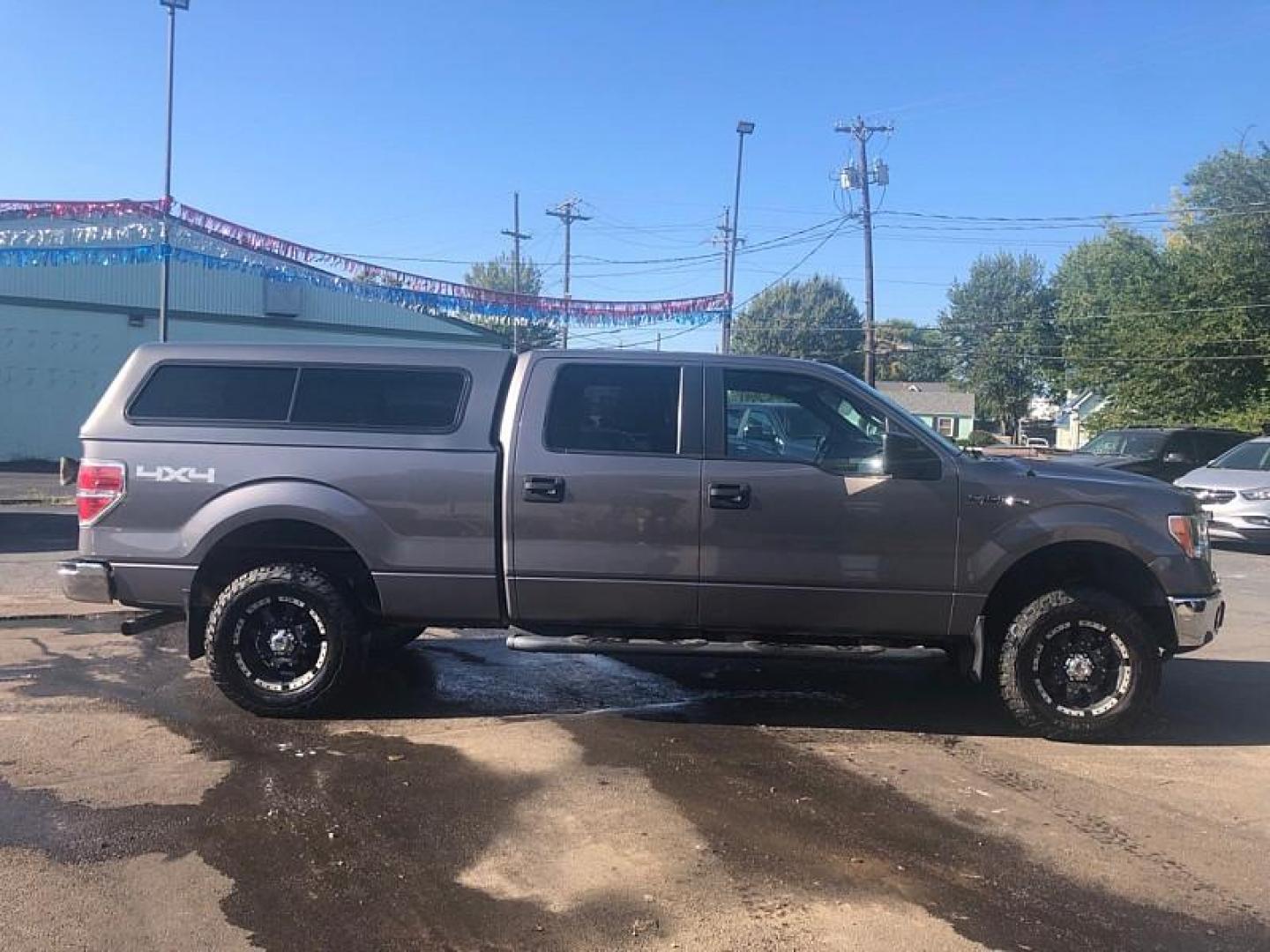 2014 GRAY /GREY Ford F-150 XL SuperCrew 5.5-ft. Bed 4WD (1FTFW1EF0EK) with an 5.0L V8 engine, 6-Speed Automatic transmission, located at 3304 Woodville Road, Northwood, OH, 43619, (419) 210-8019, 41.612694, -83.480743 - We are #1 Auto Loan Dealer for Good Bad or No Credit we have hundreds of vehicles to choose from, stop on in or just fill out our online application to get approved for auto financing and see your credit score for free by visiting our website today. We have Low Payment Options and Terms Available - Photo#5