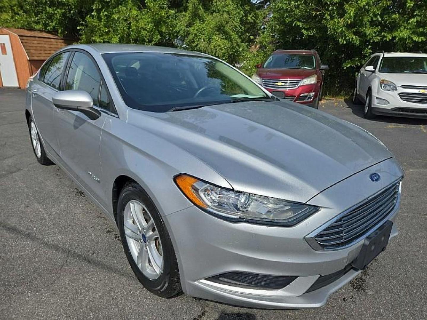 2018 SILVER /BLACK Ford Fusion Hybrid SE (3FA6P0LU9JR) with an 2.0L L4 DOHC 16V HYBRID engine, CVT transmission, located at 3304 Woodville Road, Northwood, OH, 43619, (419) 210-8019, 41.612694, -83.480743 - Your #1 Destination for Auto Loans and mdash;No Matter Your Credit!At our dealership, we cater to everyone and mdash;whether you have good, bad, or no credit. With hundreds of vehicles to choose from, you can easily find the perfect car, truck, or SUV that fits your needs.Get Approved Today!Visit ou - Photo#6