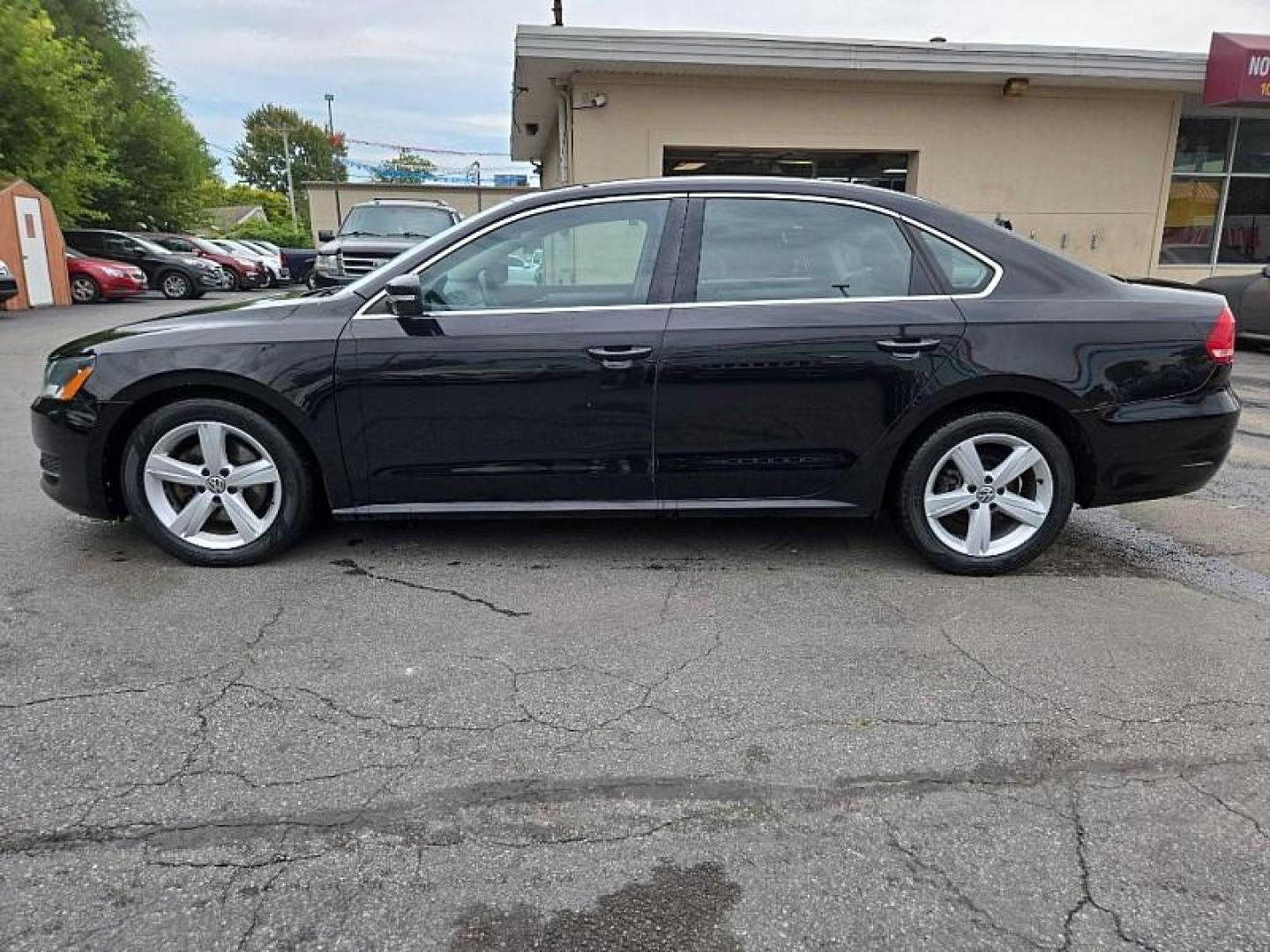 2013 BLACK /BLACK Volkswagen Passat 2.5L SE AT (1VWBP7A38DC) with an 2.5L L5 engine, 6-Speed Automatic transmission, located at 3304 Woodville Road, Northwood, OH, 43619, (419) 210-8019, 41.612694, -83.480743 - We are #1 Auto Loan Dealer for Good Bad or No Credit we have hundreds of vehicles to choose from, stop on in or just fill out our online application to get approved for auto financing and see your credit score for free by visiting our website today. We have Low Payment Options and Terms Available - Photo#1