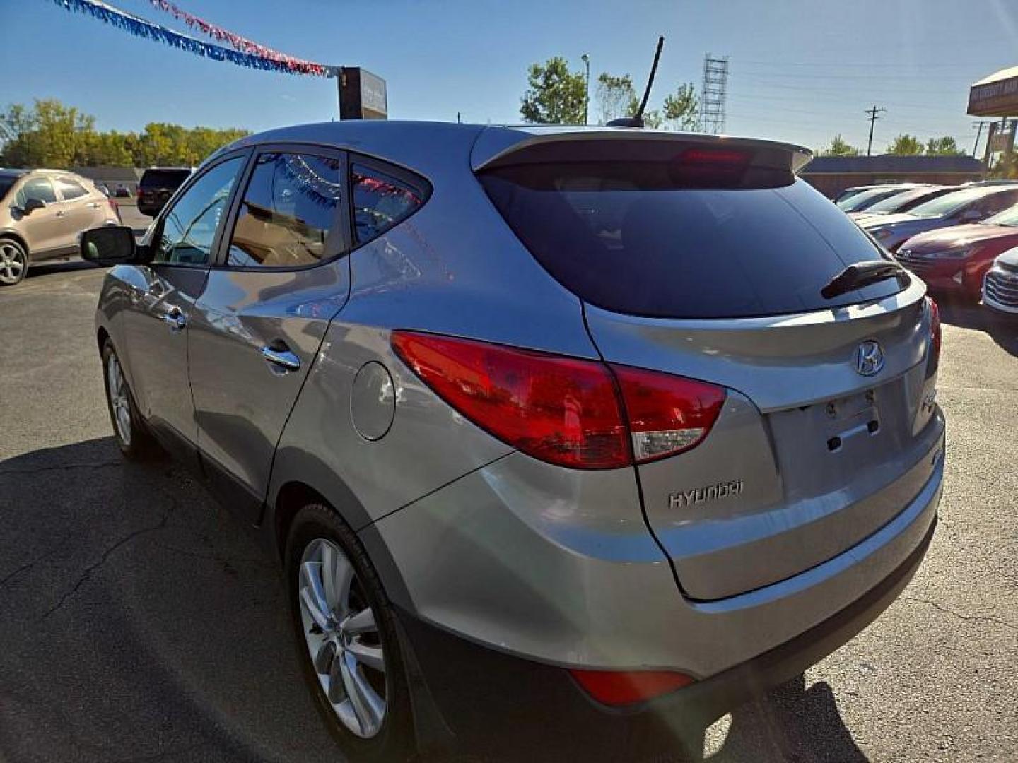 2012 GRAY /BLACK Hyundai Tucson Limited Auto AWD (KM8JUCACXCU) with an 2.4L L4 DOHC 16V engine, 6-Speed Automatic transmission, located at 3304 Woodville Road, Northwood, OH, 43619, (419) 210-8019, 41.612694, -83.480743 - We are #1 Auto Loan Dealer for Good Bad or No Credit we have hundreds of vehicles to choose from, stop on in or just fill out our online application to get approved for auto financing and see your credit score for free by visiting our website today. We have Low Payment Options and Terms Available - Photo#2