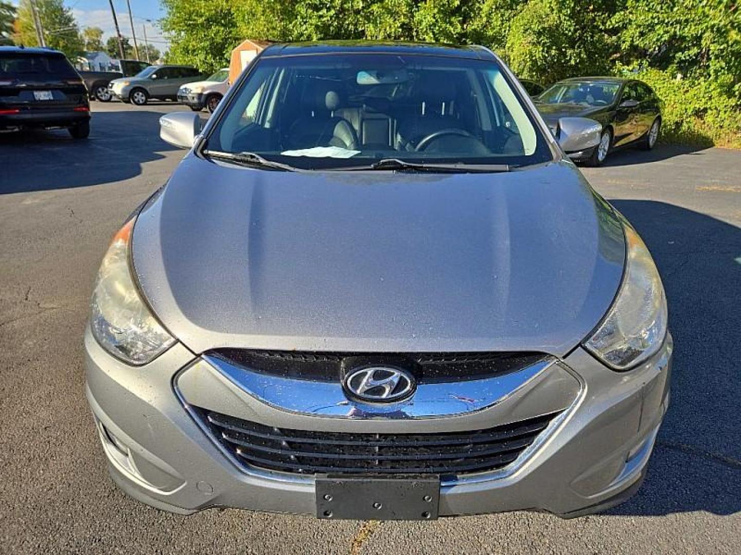 2012 GRAY /BLACK Hyundai Tucson Limited Auto AWD (KM8JUCACXCU) with an 2.4L L4 DOHC 16V engine, 6-Speed Automatic transmission, located at 3304 Woodville Road, Northwood, OH, 43619, (419) 210-8019, 41.612694, -83.480743 - We are #1 Auto Loan Dealer for Good Bad or No Credit we have hundreds of vehicles to choose from, stop on in or just fill out our online application to get approved for auto financing and see your credit score for free by visiting our website today. We have Low Payment Options and Terms Available - Photo#7