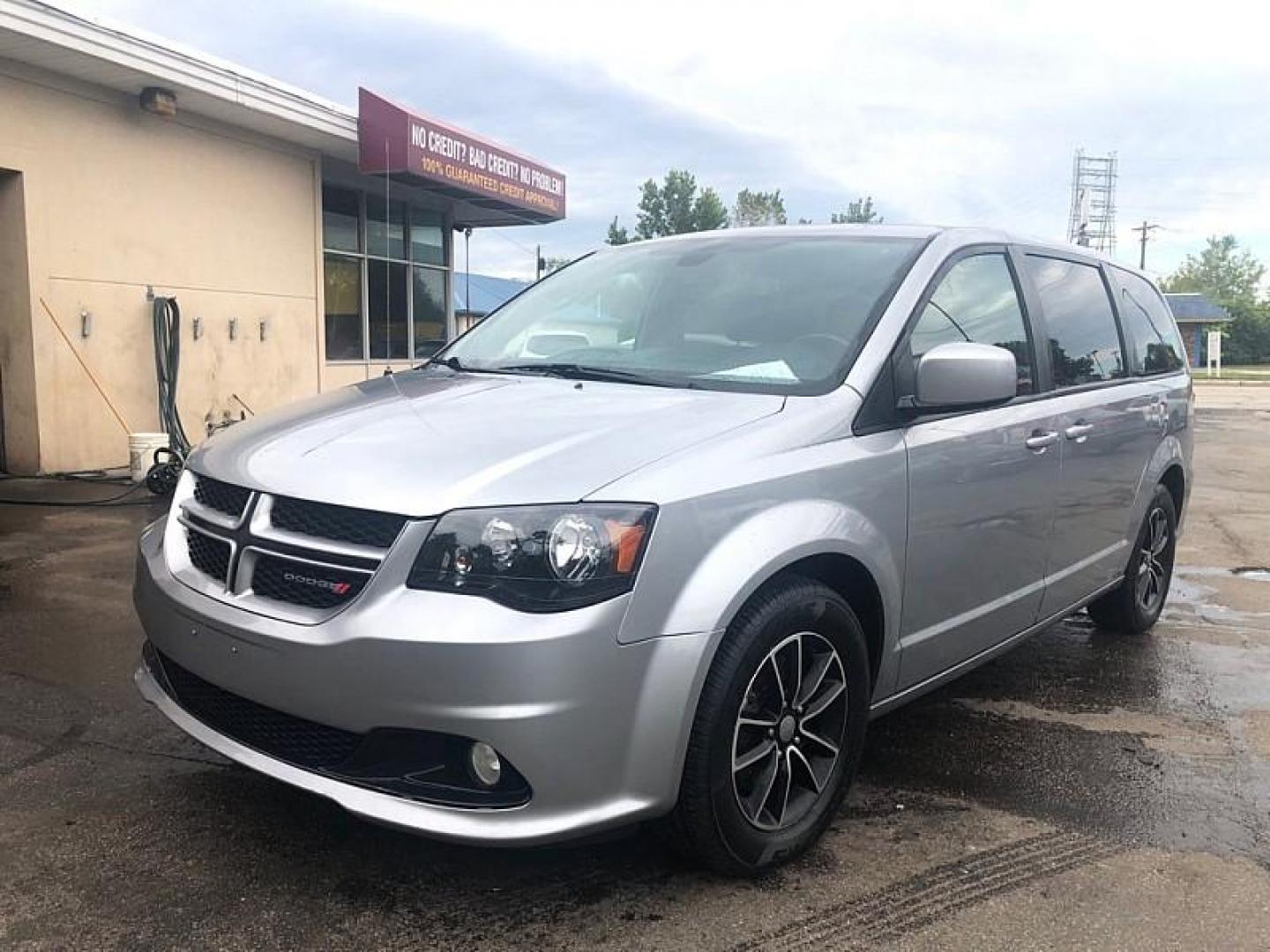 2019 SILVER /BLACK Dodge Grand Caravan GT (2C4RDGEGXKR) with an 3.6L V6 DOHC 24V engine, 6A transmission, located at 3304 Woodville Road, Northwood, OH, 43619, (419) 210-8019, 41.612694, -83.480743 - Photo#0