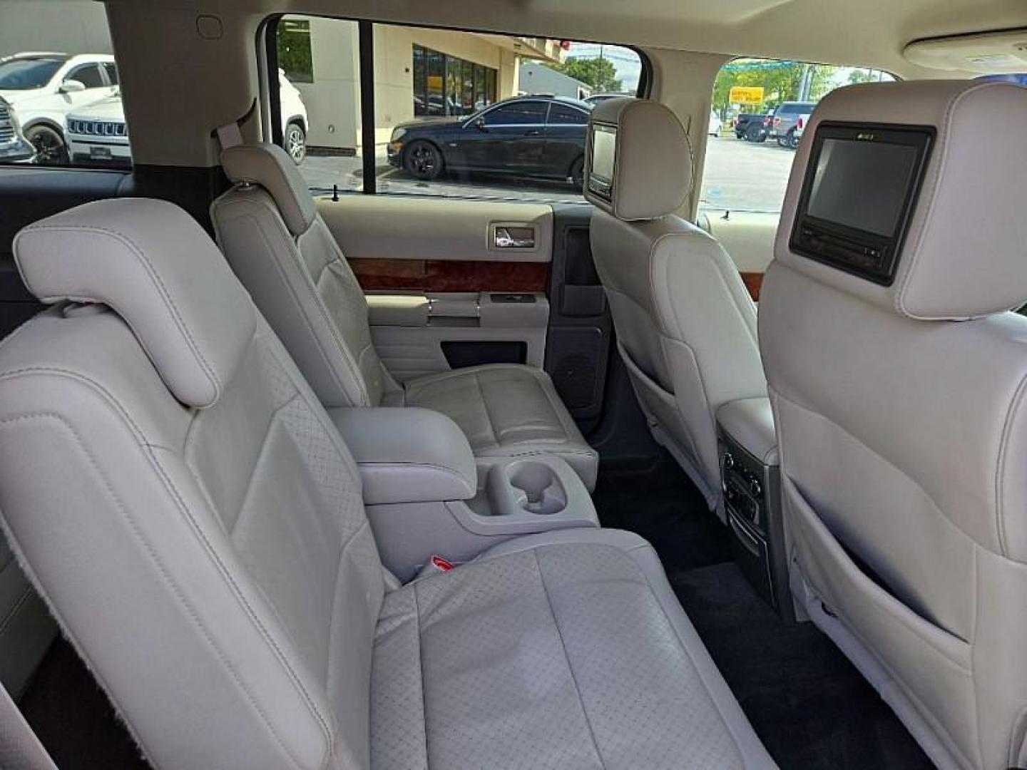 2010 WHITE /TAN Ford Flex Limited AWD (2FMHK6DT6AB) with an 3.5L V6 DOHC 24V engine, 6-Speed Automatic Overdrive transmission, located at 3304 Woodville Road, Northwood, OH, 43619, (419) 210-8019, 41.612694, -83.480743 - We are #1 Auto Loan Dealer for Good Bad or No Credit we have hundreds of vehicles to choose from, stop on in or just fill out our online application to get approved for auto financing and see your credit score for free by visiting our website today. We have Low Payment Options and Terms Available - Photo#16