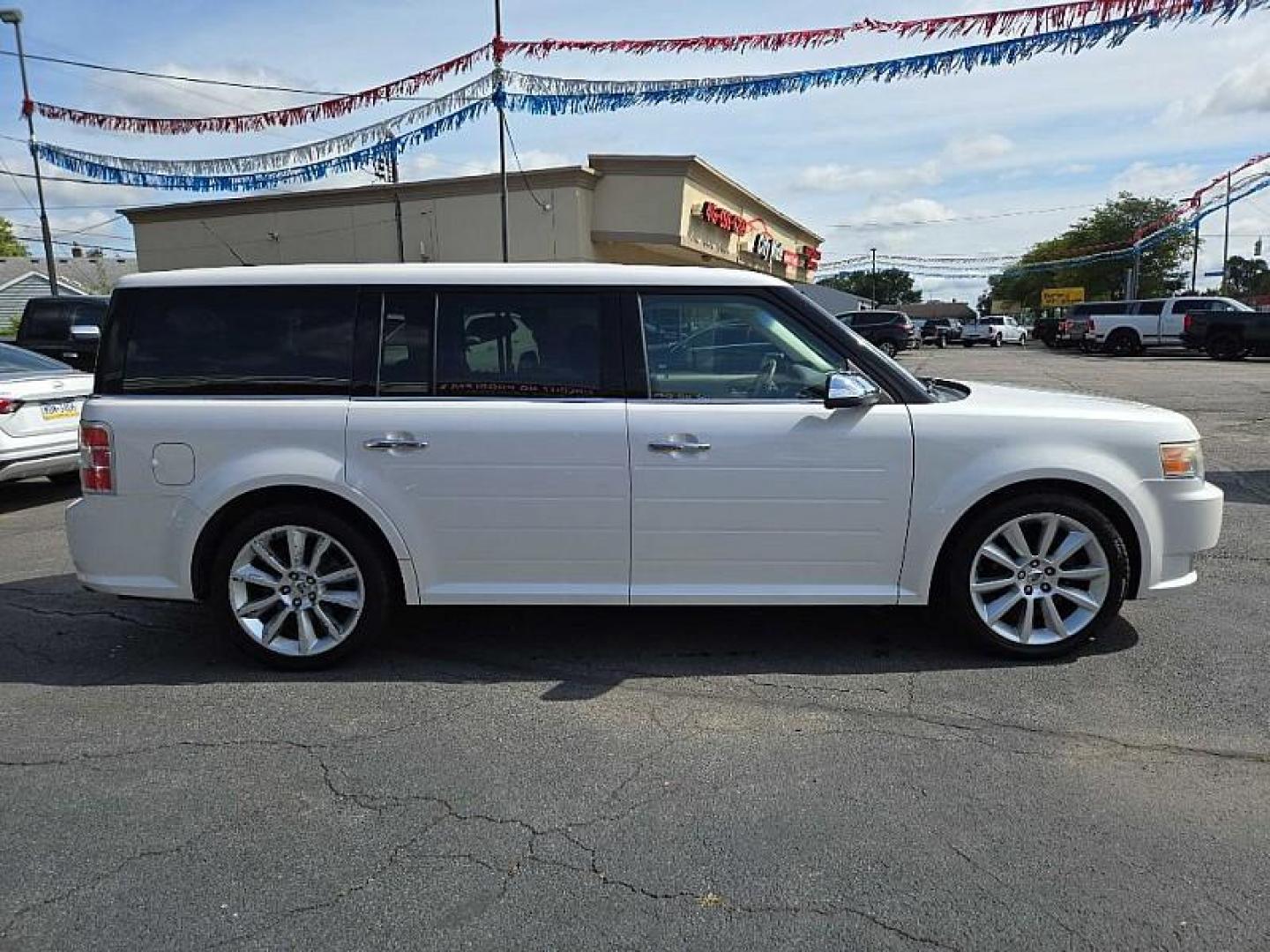 2010 WHITE /TAN Ford Flex Limited AWD (2FMHK6DT6AB) with an 3.5L V6 DOHC 24V engine, 6-Speed Automatic Overdrive transmission, located at 3304 Woodville Road, Northwood, OH, 43619, (419) 210-8019, 41.612694, -83.480743 - We are #1 Auto Loan Dealer for Good Bad or No Credit we have hundreds of vehicles to choose from, stop on in or just fill out our online application to get approved for auto financing and see your credit score for free by visiting our website today. We have Low Payment Options and Terms Available - Photo#5