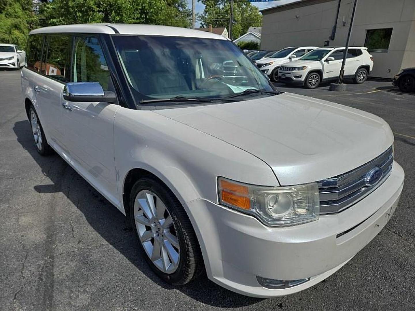 2010 WHITE /TAN Ford Flex Limited AWD (2FMHK6DT6AB) with an 3.5L V6 DOHC 24V engine, 6-Speed Automatic Overdrive transmission, located at 3304 Woodville Road, Northwood, OH, 43619, (419) 210-8019, 41.612694, -83.480743 - We are #1 Auto Loan Dealer for Good Bad or No Credit we have hundreds of vehicles to choose from, stop on in or just fill out our online application to get approved for auto financing and see your credit score for free by visiting our website today. We have Low Payment Options and Terms Available - Photo#6