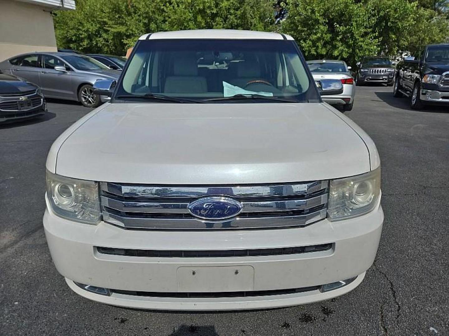 2010 WHITE /TAN Ford Flex Limited AWD (2FMHK6DT6AB) with an 3.5L V6 DOHC 24V engine, 6-Speed Automatic Overdrive transmission, located at 3304 Woodville Road, Northwood, OH, 43619, (419) 210-8019, 41.612694, -83.480743 - We are #1 Auto Loan Dealer for Good Bad or No Credit we have hundreds of vehicles to choose from, stop on in or just fill out our online application to get approved for auto financing and see your credit score for free by visiting our website today. We have Low Payment Options and Terms Available - Photo#7