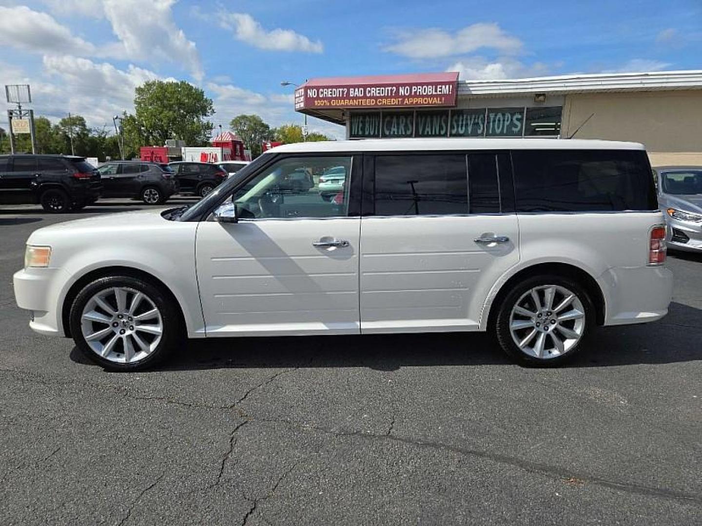 2010 WHITE /TAN Ford Flex Limited AWD (2FMHK6DT6AB) with an 3.5L V6 DOHC 24V engine, 6-Speed Automatic Overdrive transmission, located at 3304 Woodville Road, Northwood, OH, 43619, (419) 210-8019, 41.612694, -83.480743 - We are #1 Auto Loan Dealer for Good Bad or No Credit we have hundreds of vehicles to choose from, stop on in or just fill out our online application to get approved for auto financing and see your credit score for free by visiting our website today. We have Low Payment Options and Terms Available - Photo#1