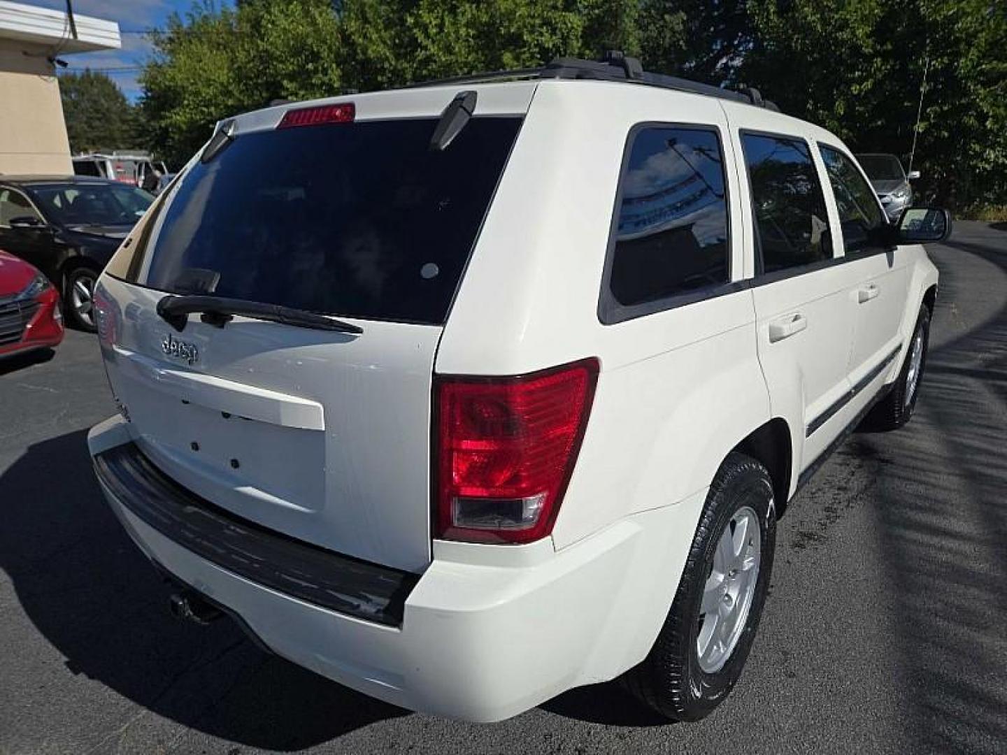 2010 SILVER /BLACK Jeep Grand Cherokee Laredo 4WD (1J4PR4GK6AC) with an 3.7L V6 SOHC 12V engine, 5-Speed Automatic transmission, located at 3304 Woodville Road, Northwood, OH, 43619, (419) 210-8019, 41.612694, -83.480743 - We are #1 Auto Loan Dealer for Good Bad or No Credit we have hundreds of vehicles to choose from, stop on in or just fill out our online application to get approved for auto financing and see your credit score for free by visiting our website today. We have Low Payment Options and Terms Available - Photo#4