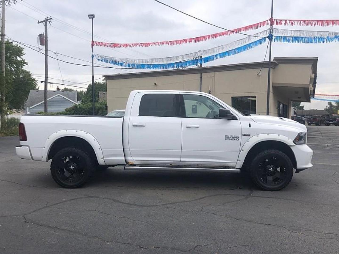 2015 WHITE /BLACK RAM 1500 Sport Crew Cab LWB 4WD (1C6RR7UT7FS) with an 5.7L V8 OHV 16V engine, 6-Speed Automatic transmission, located at 3304 Woodville Road, Northwood, OH, 43619, (419) 210-8019, 41.612694, -83.480743 - We are #1 Auto Loan Dealer for Good Bad or No Credit we have hundreds of vehicles to choose from, stop on in or just fill out our online application to get approved for auto financing and see your credit score for free by visiting our website today. We have Low Payment Options and Terms Available - Photo#5