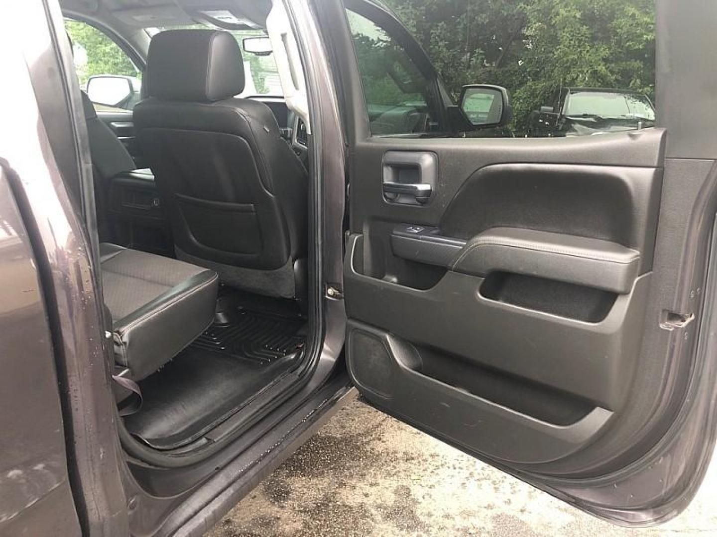 2015 GRAY /BLACK GMC Sierra 1500 SLE Crew Cab Short Box 4WD (3GTU2UECXFG) with an 5.3L V8 OHV 16V engine, 6-Speed Automatic transmission, located at 3304 Woodville Road, Northwood, OH, 43619, (419) 210-8019, 41.612694, -83.480743 - We are #1 Auto Loan Dealer for Good Bad or No Credit we have hundreds of vehicles to choose from, stop on in or just fill out our online application to get approved for auto financing and see your credit score for free by visiting our website today. We have Low Payment Options and Terms Available - Photo#12