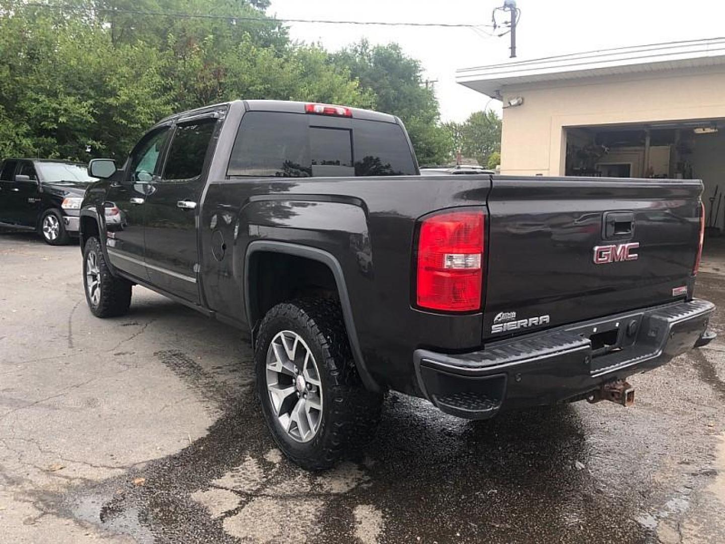 2015 GRAY /BLACK GMC Sierra 1500 SLE Crew Cab Short Box 4WD (3GTU2UECXFG) with an 5.3L V8 OHV 16V engine, 6-Speed Automatic transmission, located at 3304 Woodville Road, Northwood, OH, 43619, (419) 210-8019, 41.612694, -83.480743 - We are #1 Auto Loan Dealer for Good Bad or No Credit we have hundreds of vehicles to choose from, stop on in or just fill out our online application to get approved for auto financing and see your credit score for free by visiting our website today. We have Low Payment Options and Terms Available - Photo#2