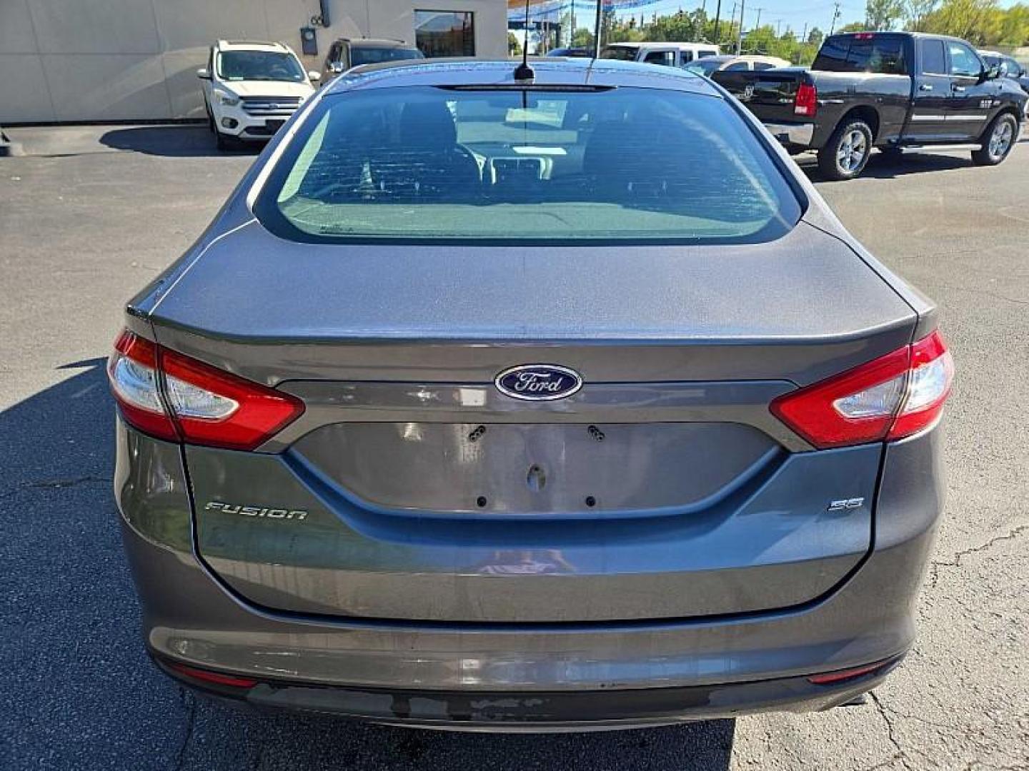 2014 GRAY /BLACK Ford Fusion SE (3FA6P0H71ER) with an 2.5L L4 DOHC 16V engine, Automatic 6-Spd transmission, located at 3304 Woodville Road, Northwood, OH, 43619, (419) 210-8019, 41.612694, -83.480743 - Photo#3