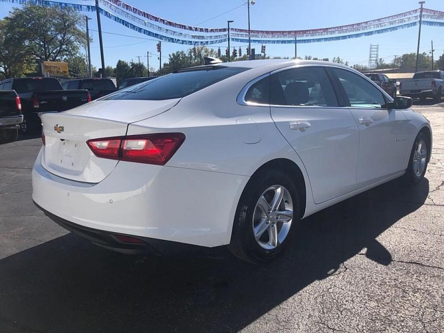 2021 WHITE /BLACK Chevrolet Malibu 1FL (1G1ZC5ST3MF) with an 1.5L L4 DOHC 16V engine, 6A transmission, located at 3304 Woodville Road, Northwood, OH, 43619, (419) 210-8019, 41.612694, -83.480743 - We are #1 Auto Loan Dealer for Good Bad or No Credit we have hundreds of vehicles to choose from, stop on in or just fill out our online application to get approved for auto financing and see your credit score for free by visiting our website today. We have Low Payment Options and Terms Available - Photo#4