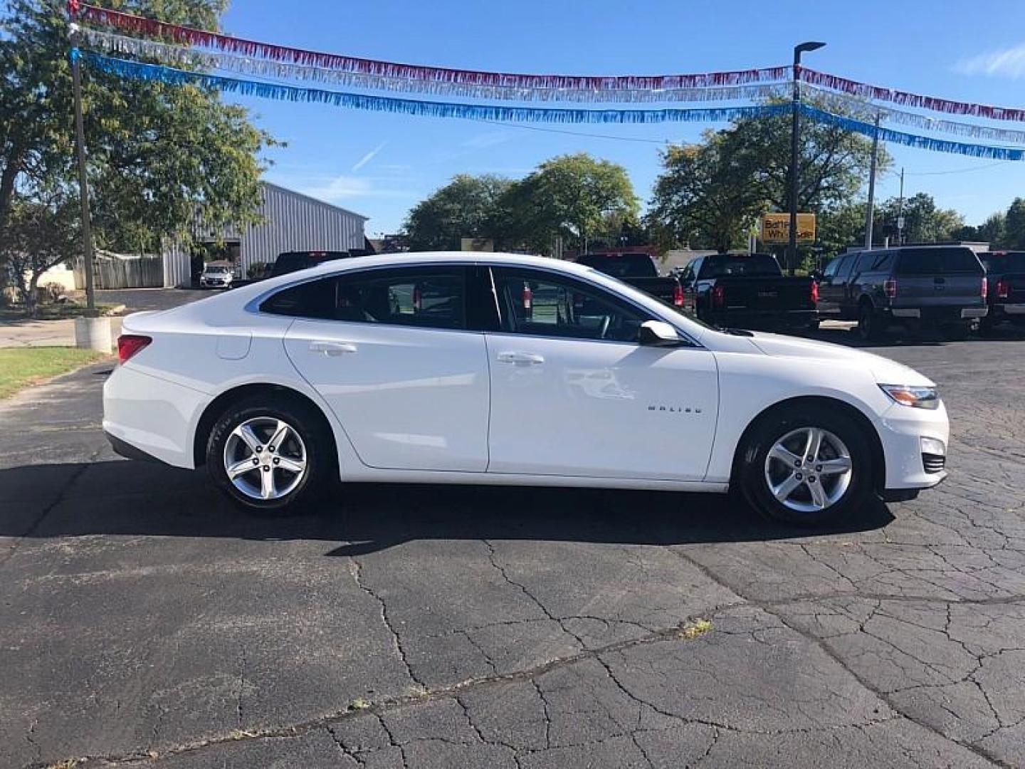 2021 WHITE /BLACK Chevrolet Malibu 1FL (1G1ZC5ST3MF) with an 1.5L L4 DOHC 16V engine, 6A transmission, located at 3304 Woodville Road, Northwood, OH, 43619, (419) 210-8019, 41.612694, -83.480743 - We are #1 Auto Loan Dealer for Good Bad or No Credit we have hundreds of vehicles to choose from, stop on in or just fill out our online application to get approved for auto financing and see your credit score for free by visiting our website today. We have Low Payment Options and Terms Available - Photo#5