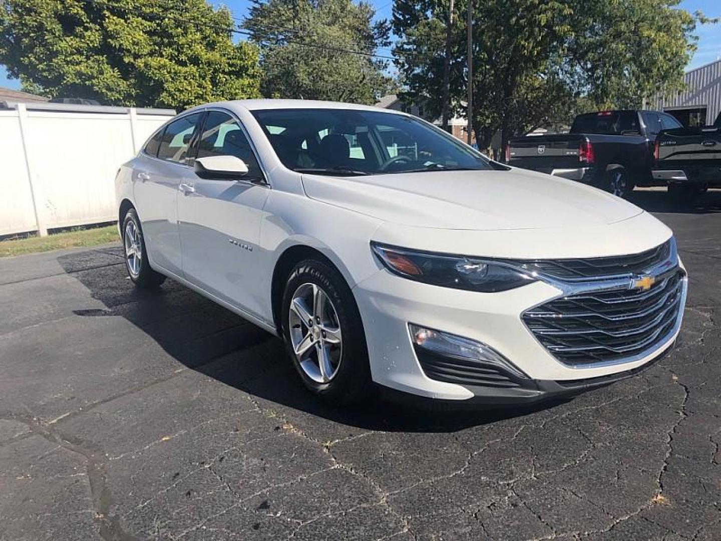 2021 WHITE /BLACK Chevrolet Malibu 1FL (1G1ZC5ST3MF) with an 1.5L L4 DOHC 16V engine, 6A transmission, located at 3304 Woodville Road, Northwood, OH, 43619, (419) 210-8019, 41.612694, -83.480743 - We are #1 Auto Loan Dealer for Good Bad or No Credit we have hundreds of vehicles to choose from, stop on in or just fill out our online application to get approved for auto financing and see your credit score for free by visiting our website today. We have Low Payment Options and Terms Available - Photo#6