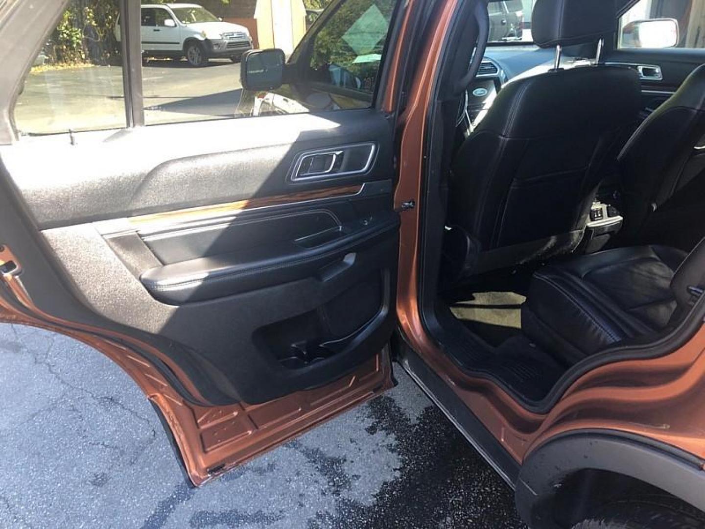 2017 ORANGE /BLACK Ford Explorer Limited 4WD (1FM5K8F87HG) with an 3.5L V6 DOHC 24V engine, 6A transmission, located at 3304 Woodville Road, Northwood, OH, 43619, (419) 210-8019, 41.612694, -83.480743 - We are #1 Auto Loan Dealer for Good Bad or No Credit we have hundreds of vehicles to choose from, stop on in or just fill out our online application to get approved for auto financing and see your credit score for free by visiting our website today. We have Low Payment Options and Terms Available - Photo#10